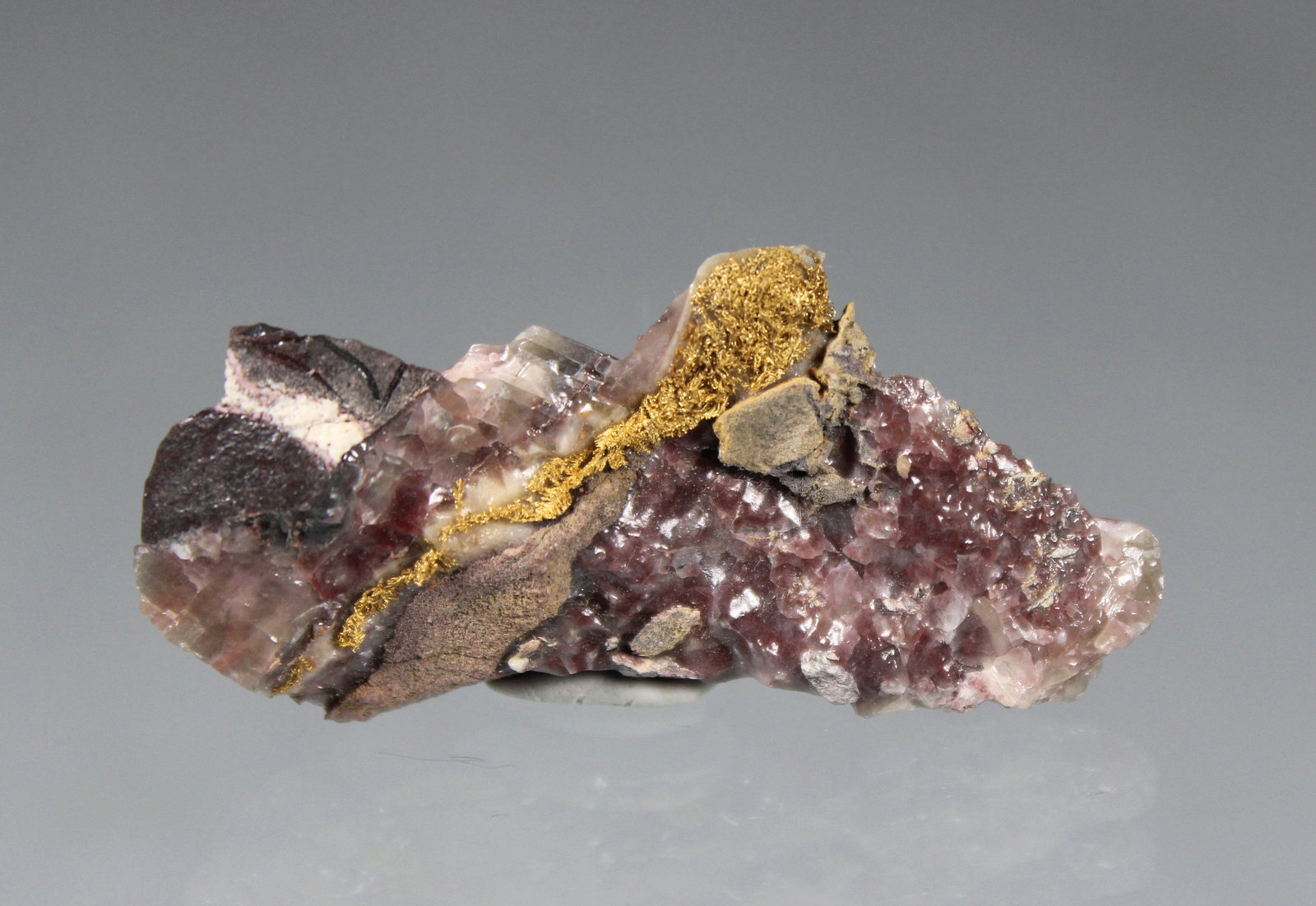 Gold, Calcite, Quartz
56mm x 29mm x 12mm
(Autor: Don Lum)