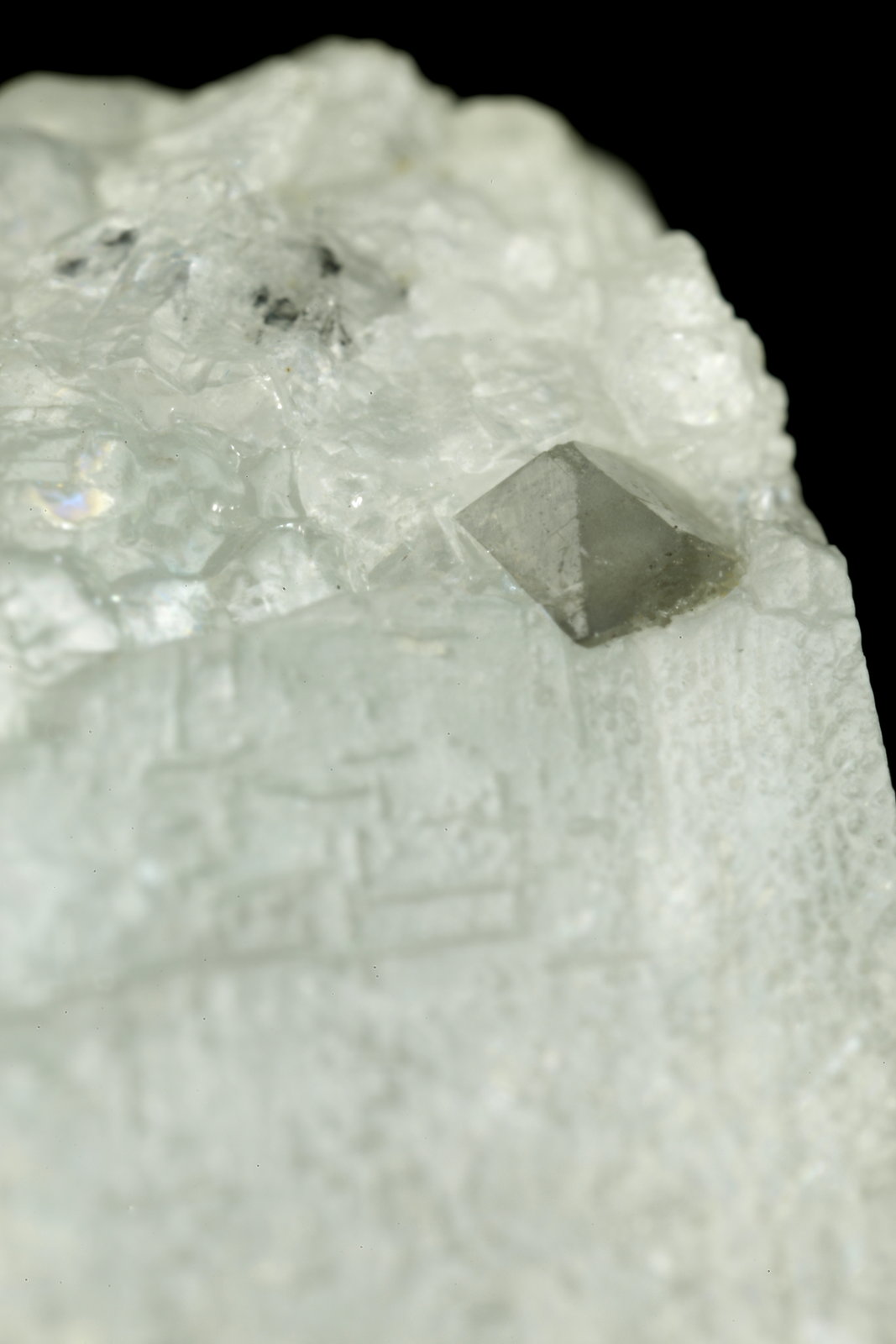 Beryl (variety emerald), Calcite, Dolomite
25x23x21mm, main xl=12mm
(Autor: Fiebre Verde)