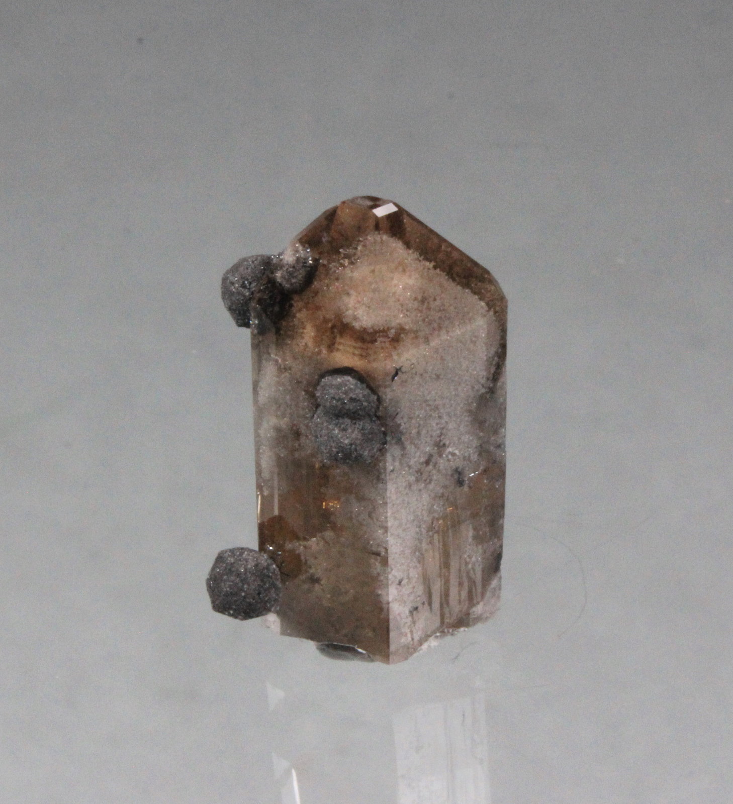 Topaz, Hematite after Garnet
32mm x 16mm x 10mm
(Autor: Don Lum)