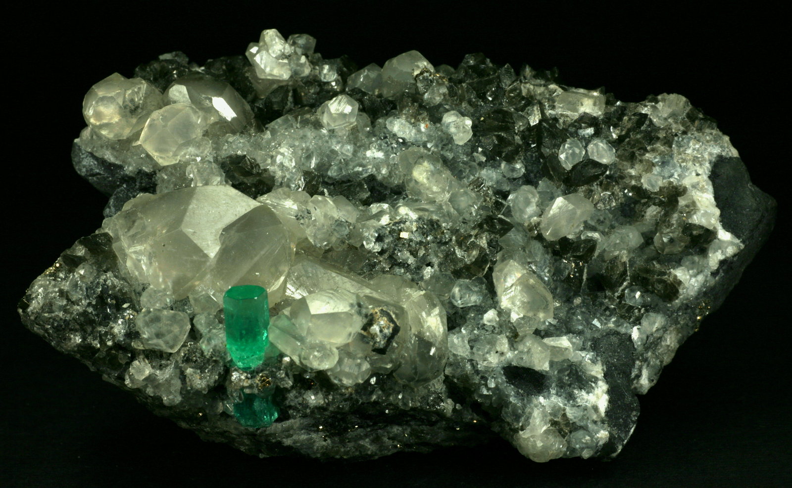 Beryl (variety emerald), Calcite, Pyrite
100x60x40mm
(Autor: Fiebre Verde)