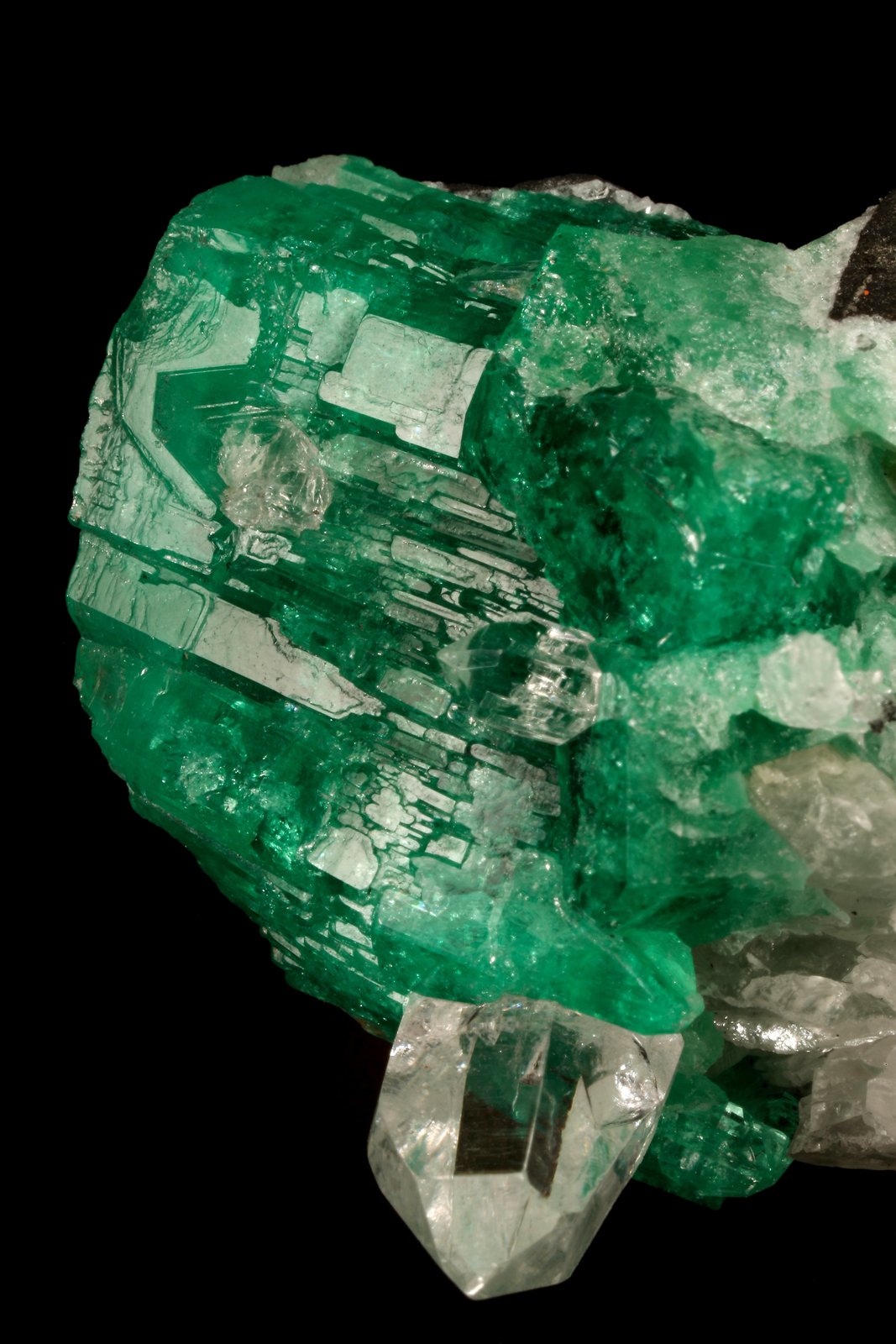 Beryl (variety emerald), Calcite, Quartz
53x39mm, xl=25x23mm
(Autor: Fiebre Verde)