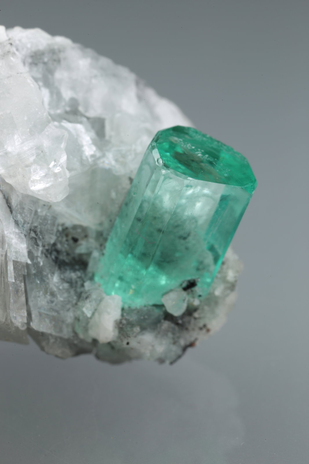 Beryl (variety emerald), Calcite
42x20x18mm, xl=9mm
(Autor: Fiebre Verde)