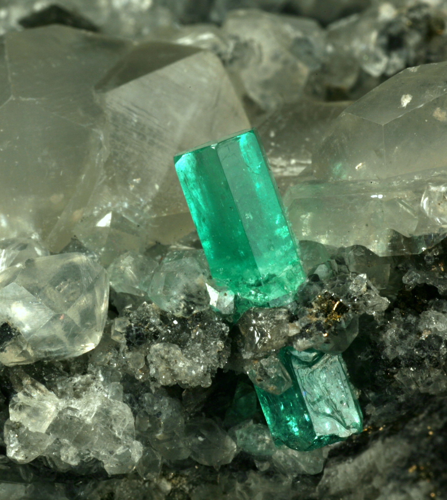 Beryl (variety emerald), Calcite, Pyrite
100x60x40mm
(Autor: Fiebre Verde)