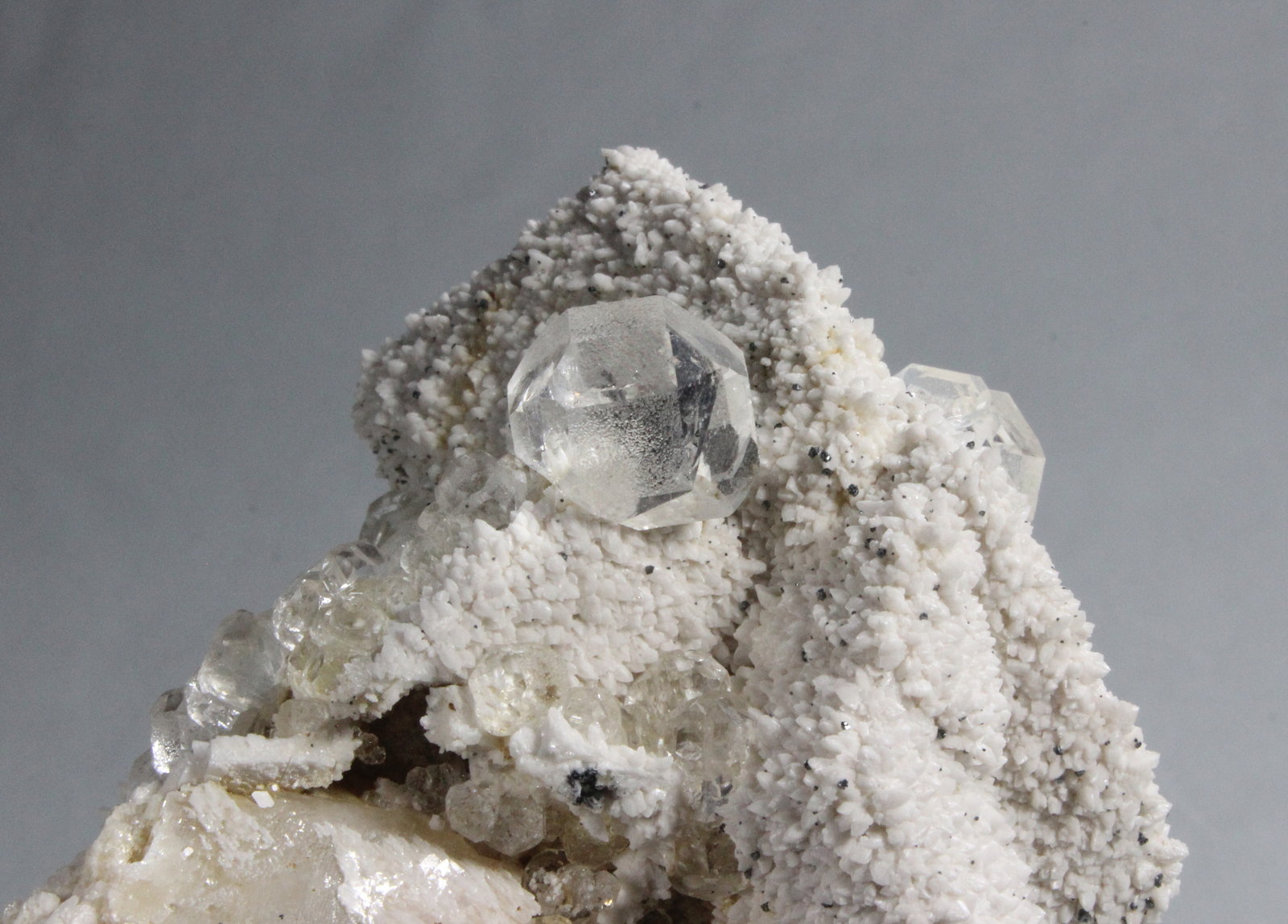 Fluorite, Dolomite, Quartz
114mm x 98mm x 83mm
(Autor: Don Lum)
