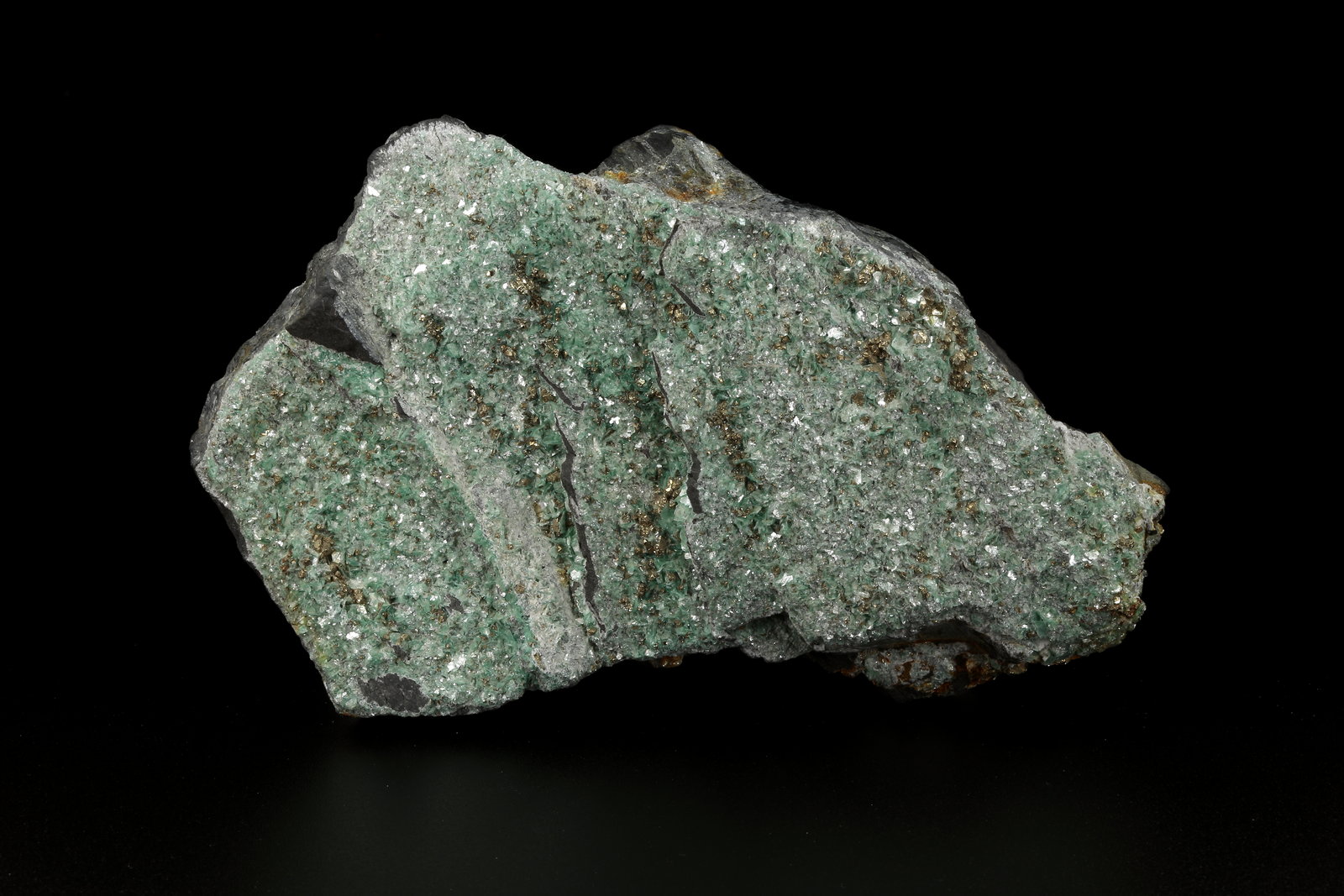 Pyrophyllite (variety Cr-bearing), Pyrite
117x72x27mm
(Autor: Fiebre Verde)