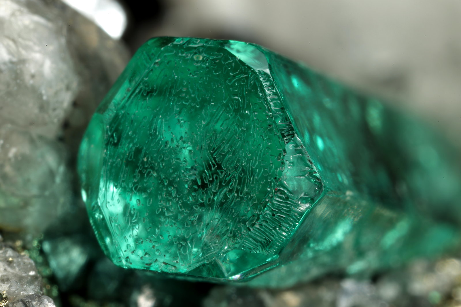 Beryl (variety emerald), Calcite, Dolomite, Pyrite
31x56x28mm, xl=19x6mm
(Autor: Fiebre Verde)