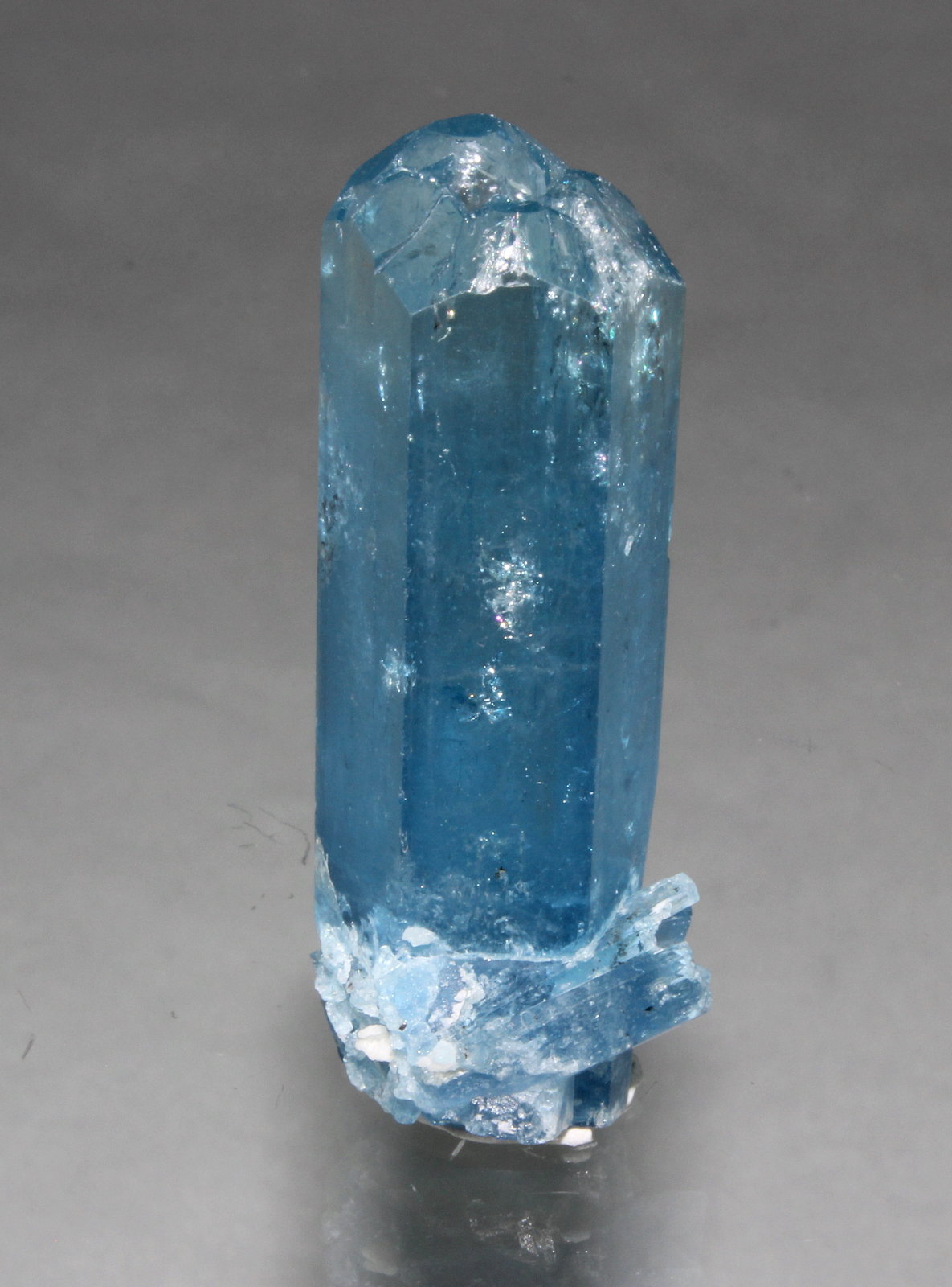 Beryl (variety aquamarine)
55mm x 20mm x 16mm
(Autor: Don Lum)