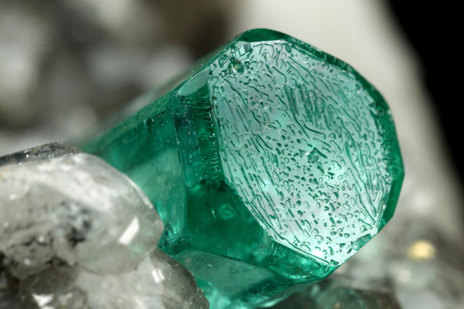 Beryl (variety emerald), Calcite, Dolomite, Pyrite
31x56x28mm, xl=19x6mm
(Autor: Fiebre Verde)