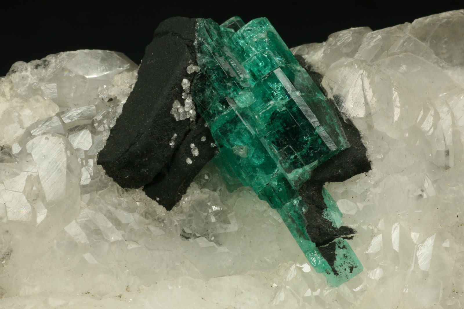 Beryl (variety emerald), Calcite
60x45x28mm
(Autor: Fiebre Verde)