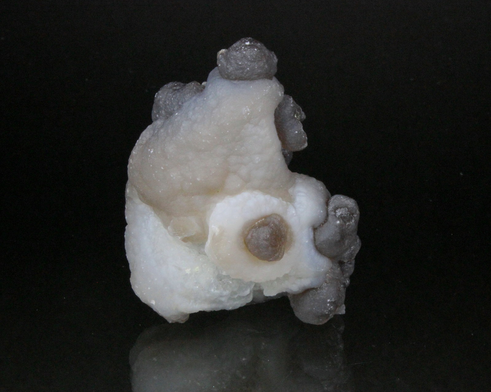 Quartz  (variety chalcedony)
(Autor: Don Lum)