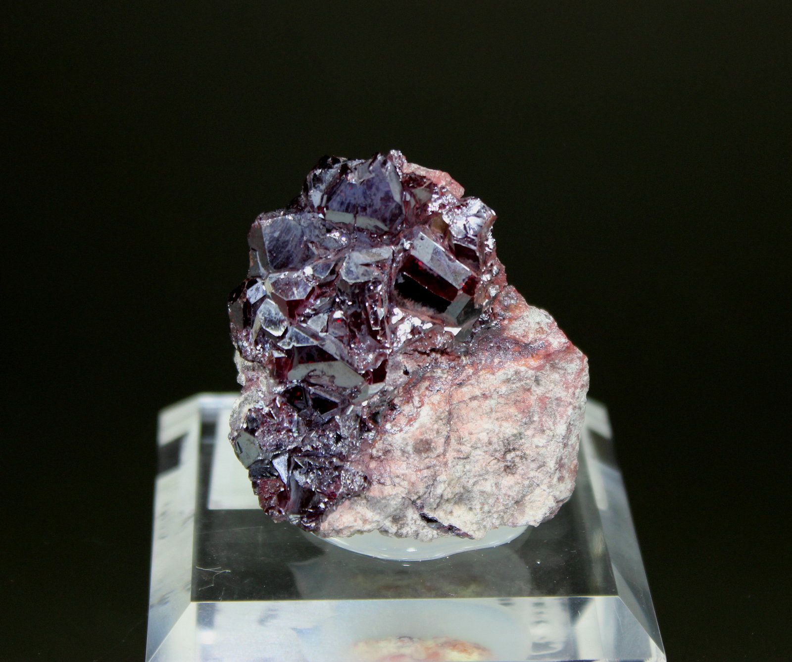 Cuprite
48mm x 45mm x 23mm
(Autor: Don Lum)