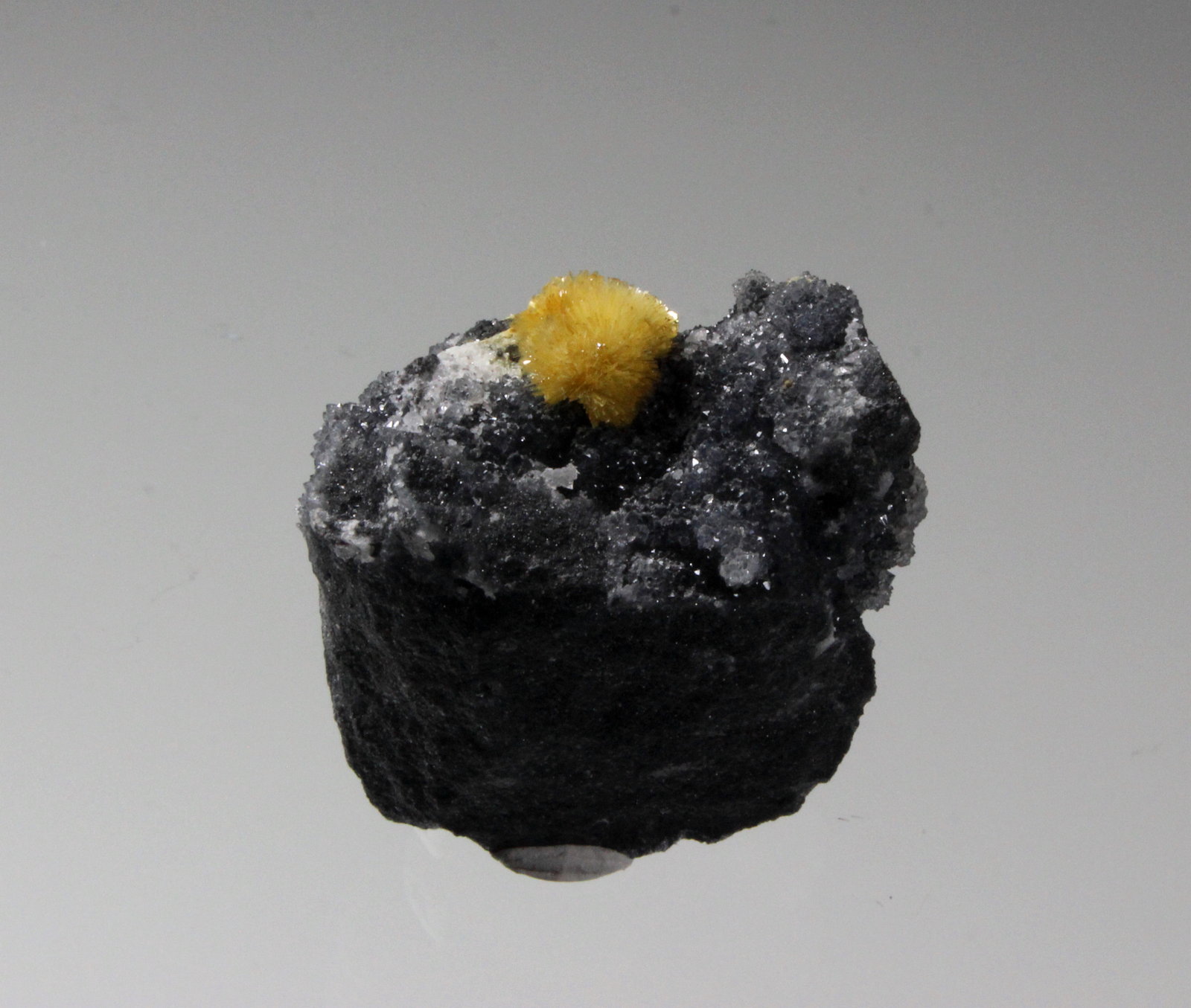 Valentinite
35mm x 28mm x 17mm
(Autor: Don Lum)