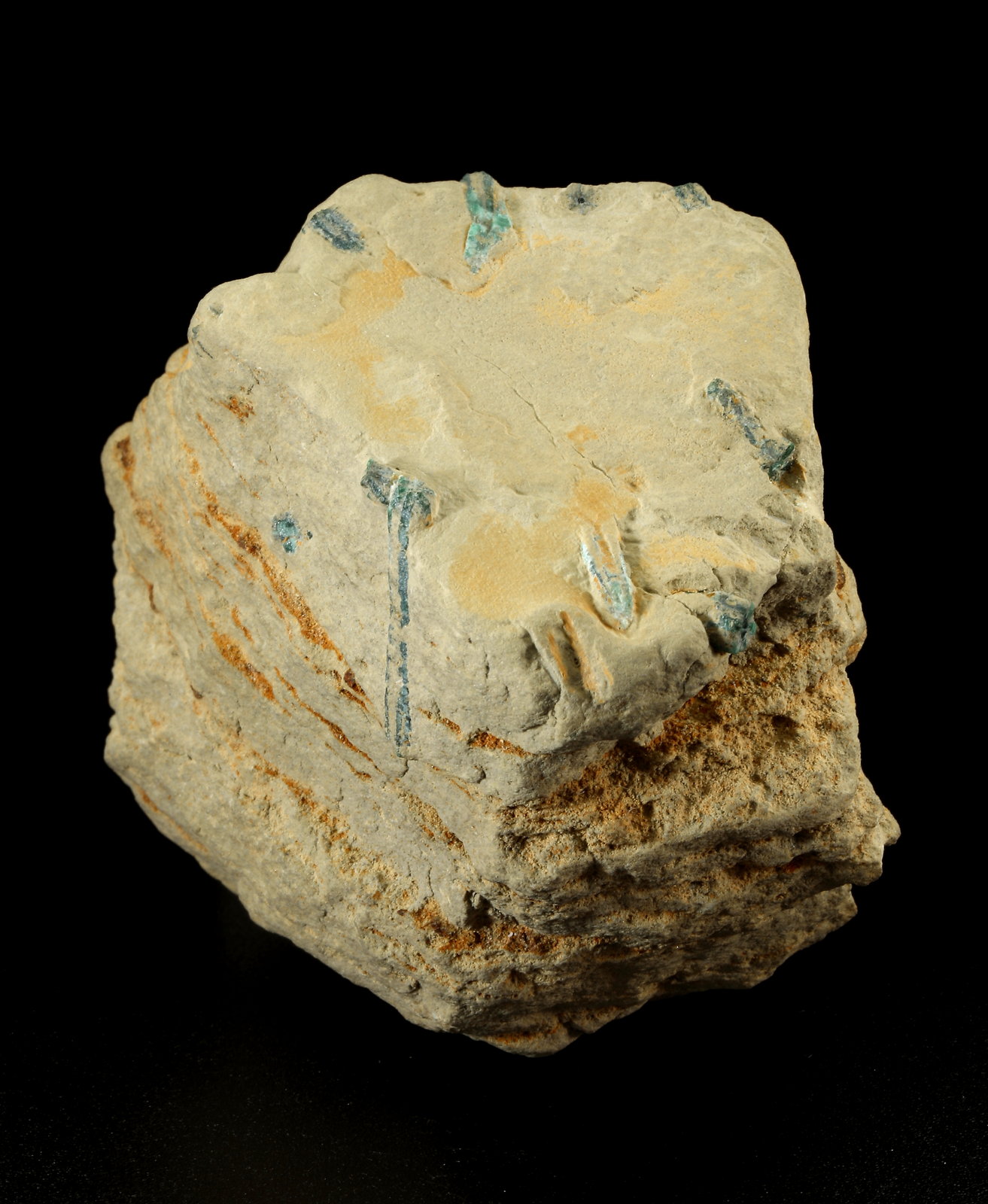 Beryl (variety emerald)
60x42x48mm, longest xl=17mm
(Autor: Fiebre Verde)