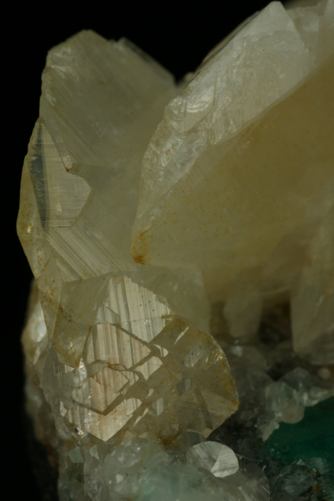 Beryl (variety emerald), Calcite, Quartz
80x90x35mm
(Autor: Fiebre Verde)