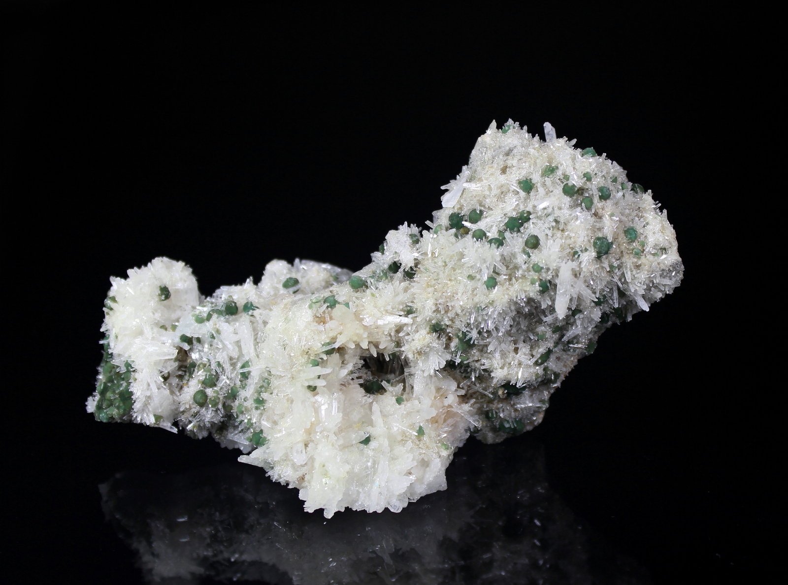 Cookeite, Quartz
125mm x 77mm x 65mm
(Autor: Don Lum)
