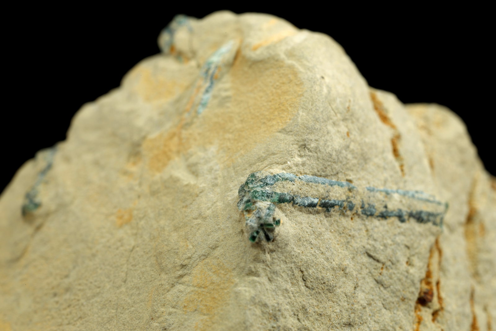 Beryl (variety emerald)
60x42x48mm, longest xl=17mm
(Autor: Fiebre Verde)