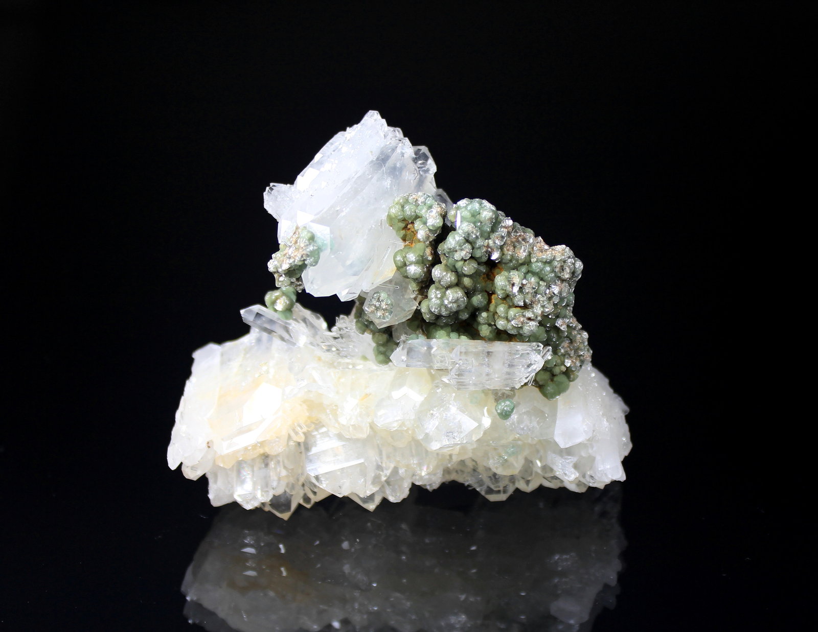 Cookeite, Quartz
85mm x 63mm x 37mm
(Autor: Don Lum)