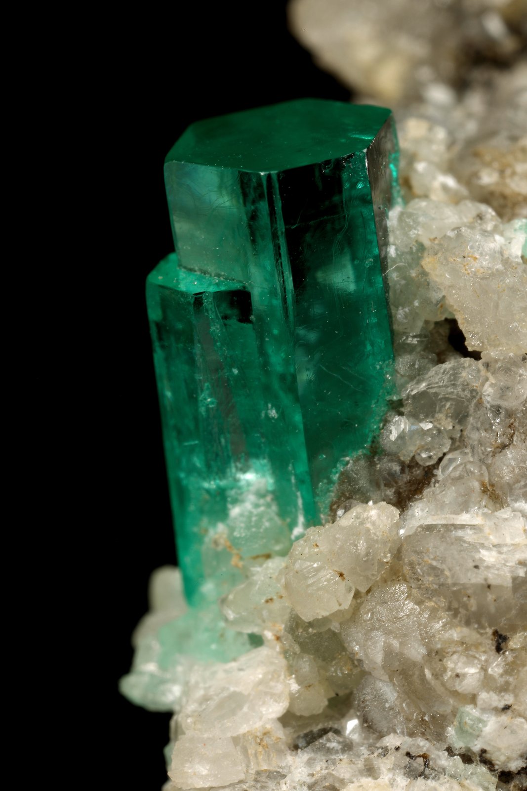 Beryl (variety emerald), Calcite
30x49x29mm, xl=9x4mm
(Autor: Fiebre Verde)