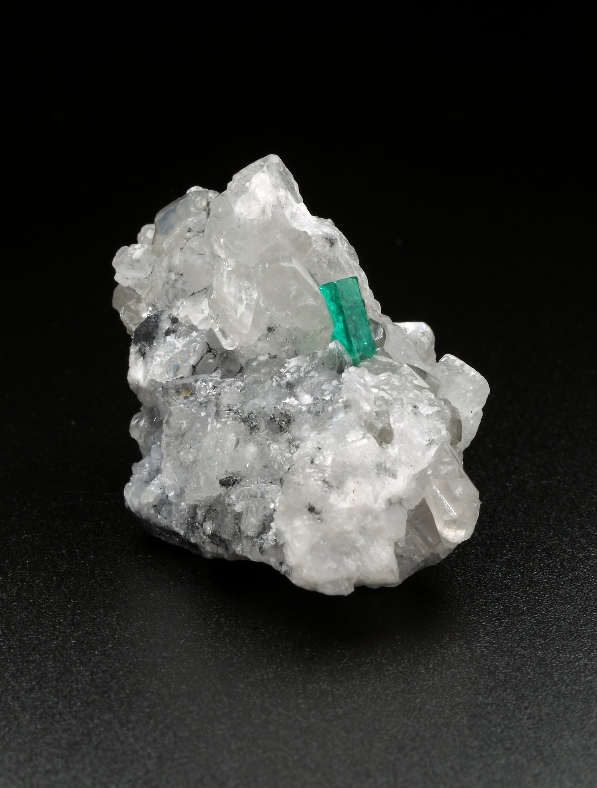 Beryl (variety emerald), Calcite, Dolomite, Quartz
42x24x23mm, xls=8mm
(Autor: Fiebre Verde)