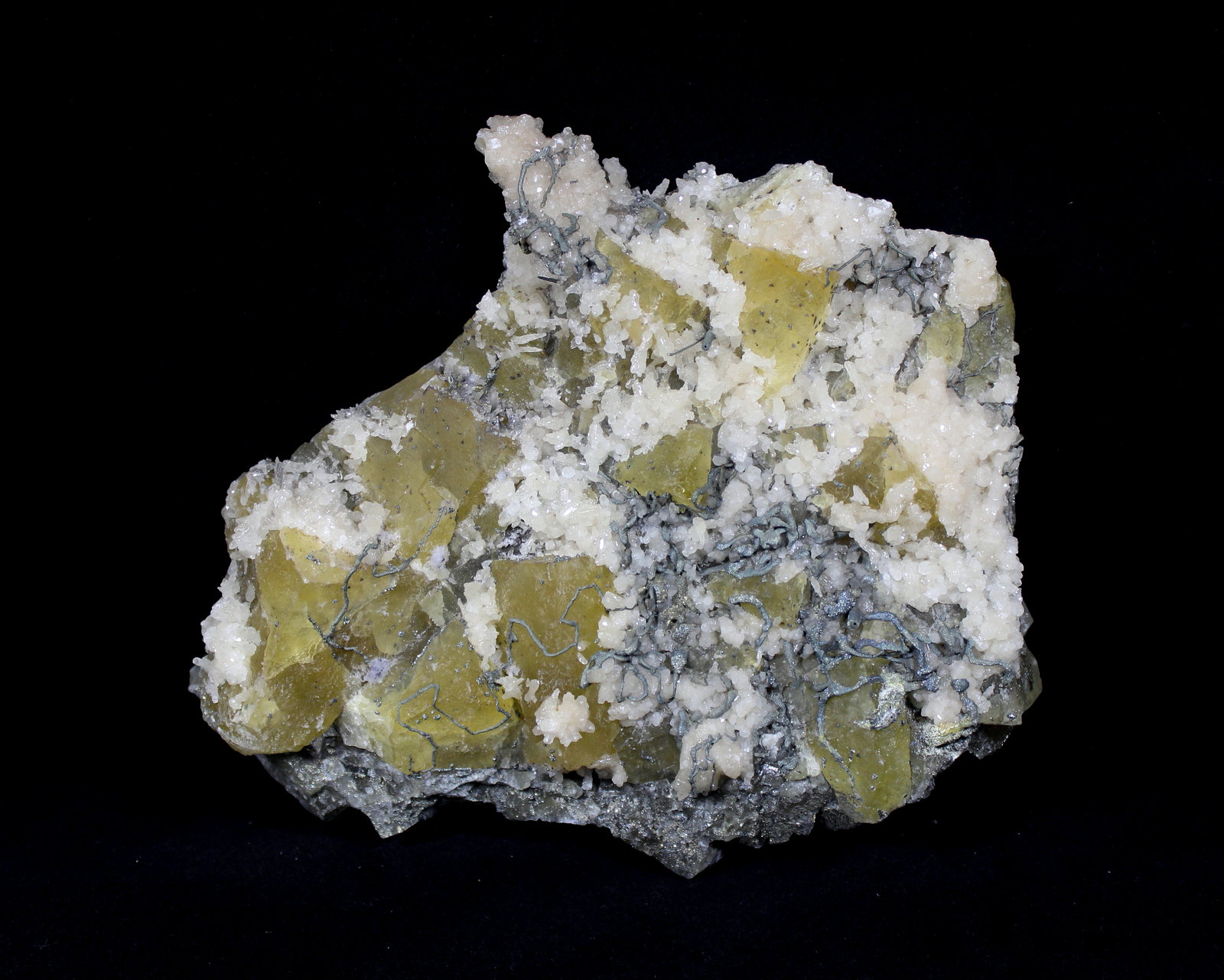 Fluorite, Calcite, Marcasite
220mm x 185mm x 47mm
(Autor: Don Lum)