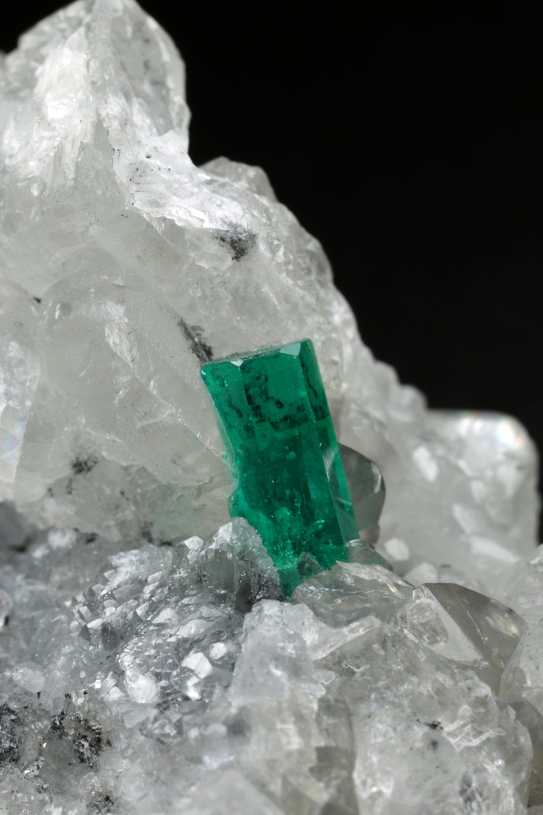 Beryl (variety emerald), Calcite, Dolomite, Quartz
42x24x23mm, xls=8mm
(Autor: Fiebre Verde)