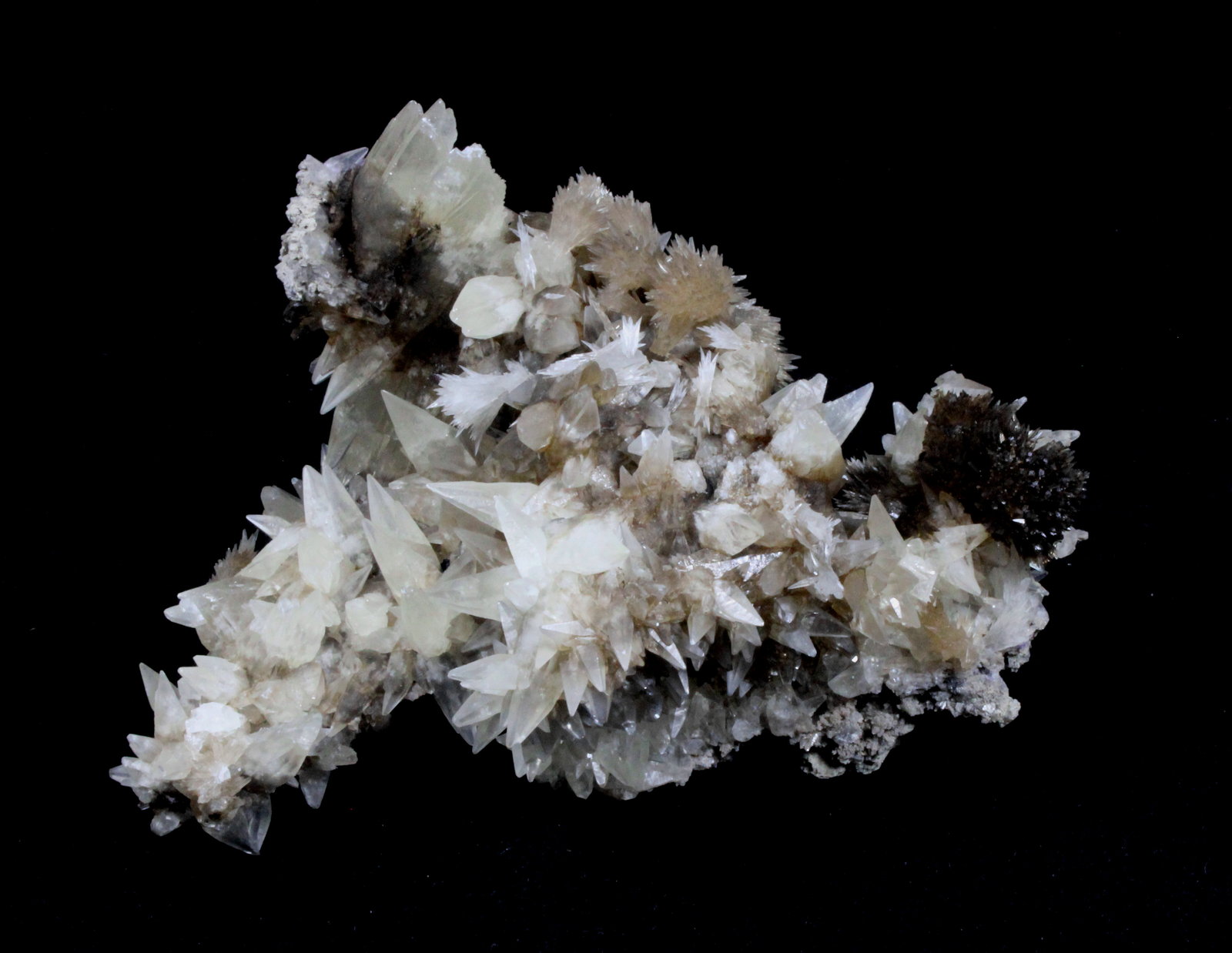 Strontianite, Calcite
125mm x 100mm x 75mm
(Autor: Don Lum)