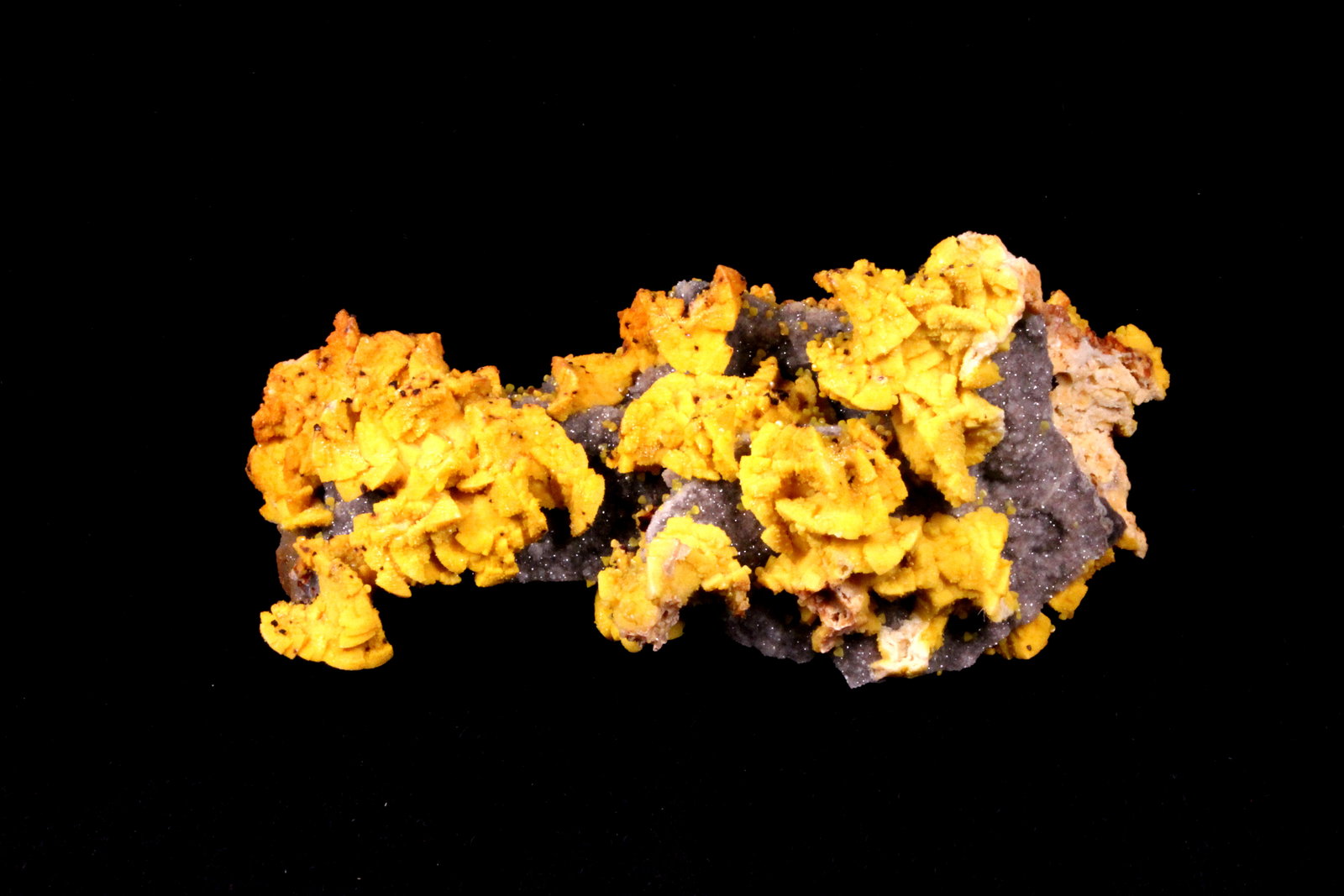Smithsonite after Dolomite
110 mm x 51 mm x 52 mm
(Autor: Don Lum)