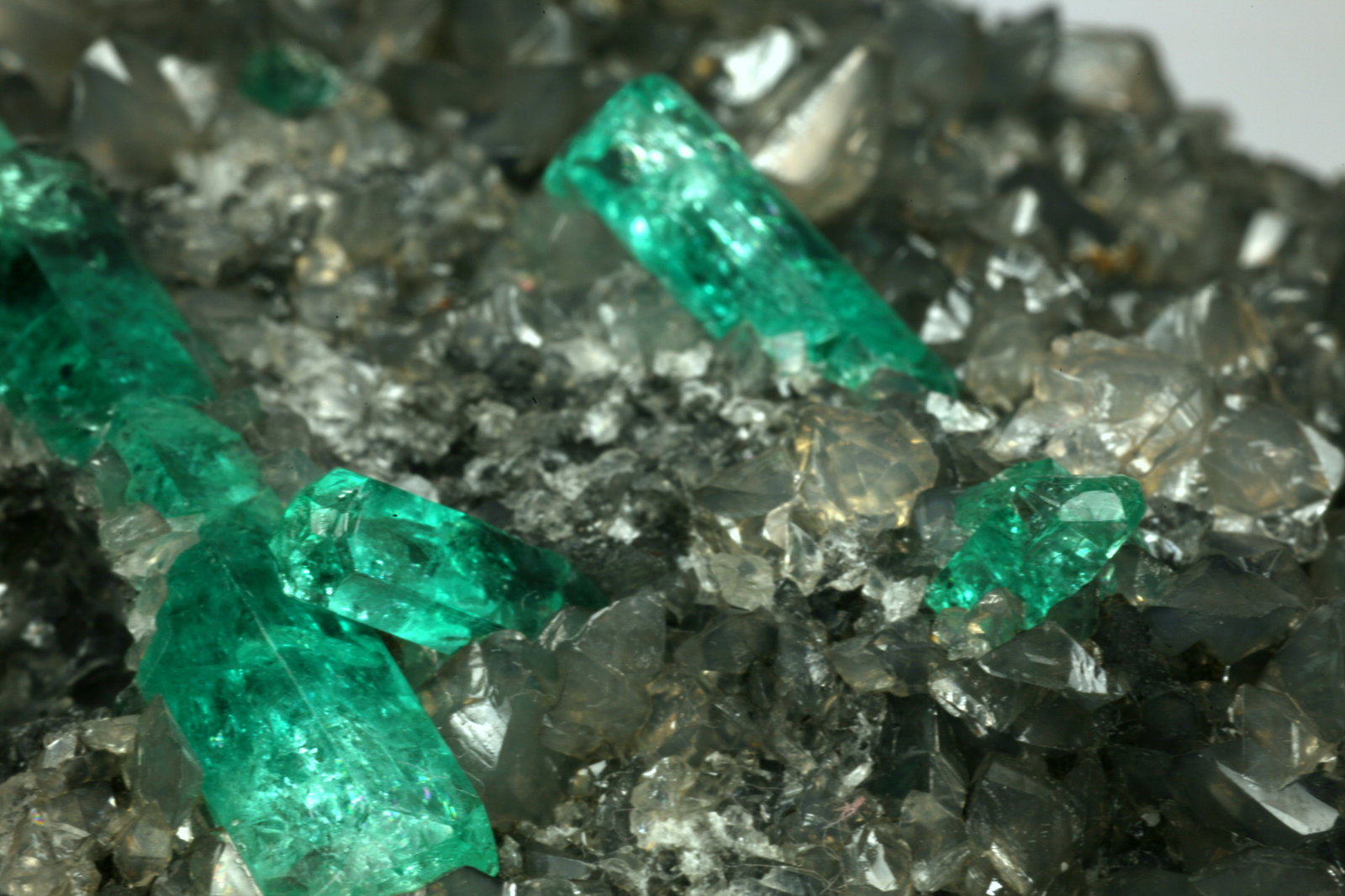 Beryl (variety emerald), Calcite, Pyrite
105x80x20mm
(Autor: Fiebre Verde)