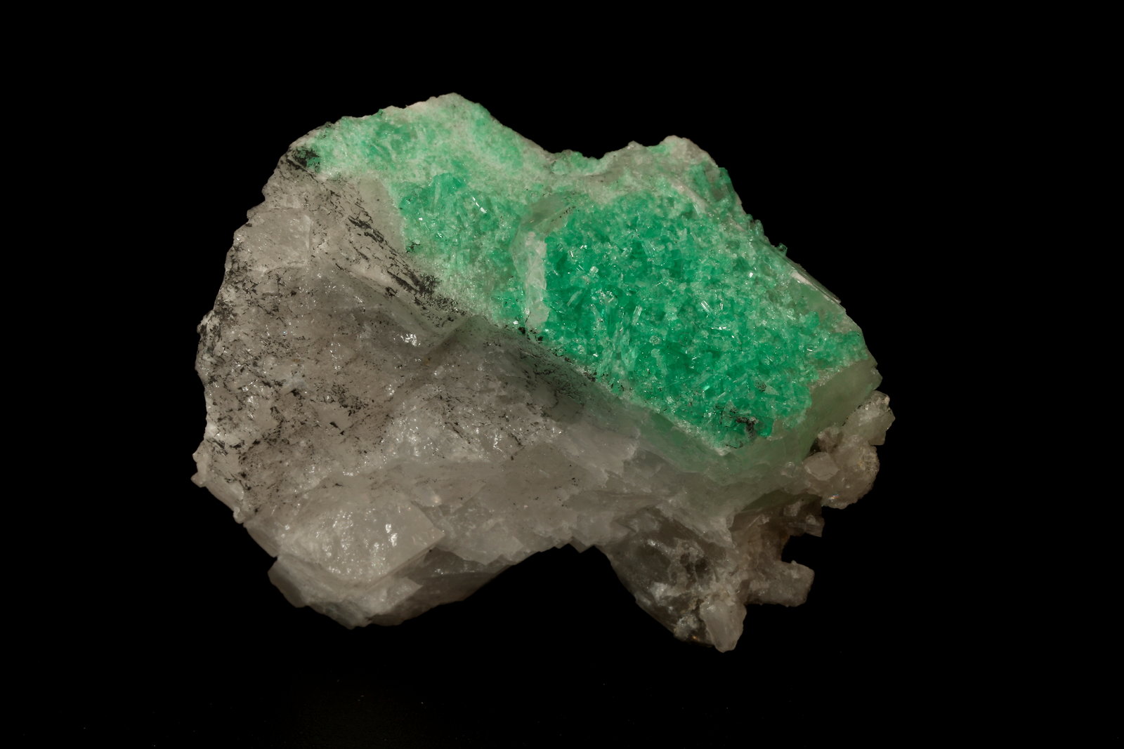 Beryl (variety emerald), Calcite
47x24x34mm
(Autor: Fiebre Verde)