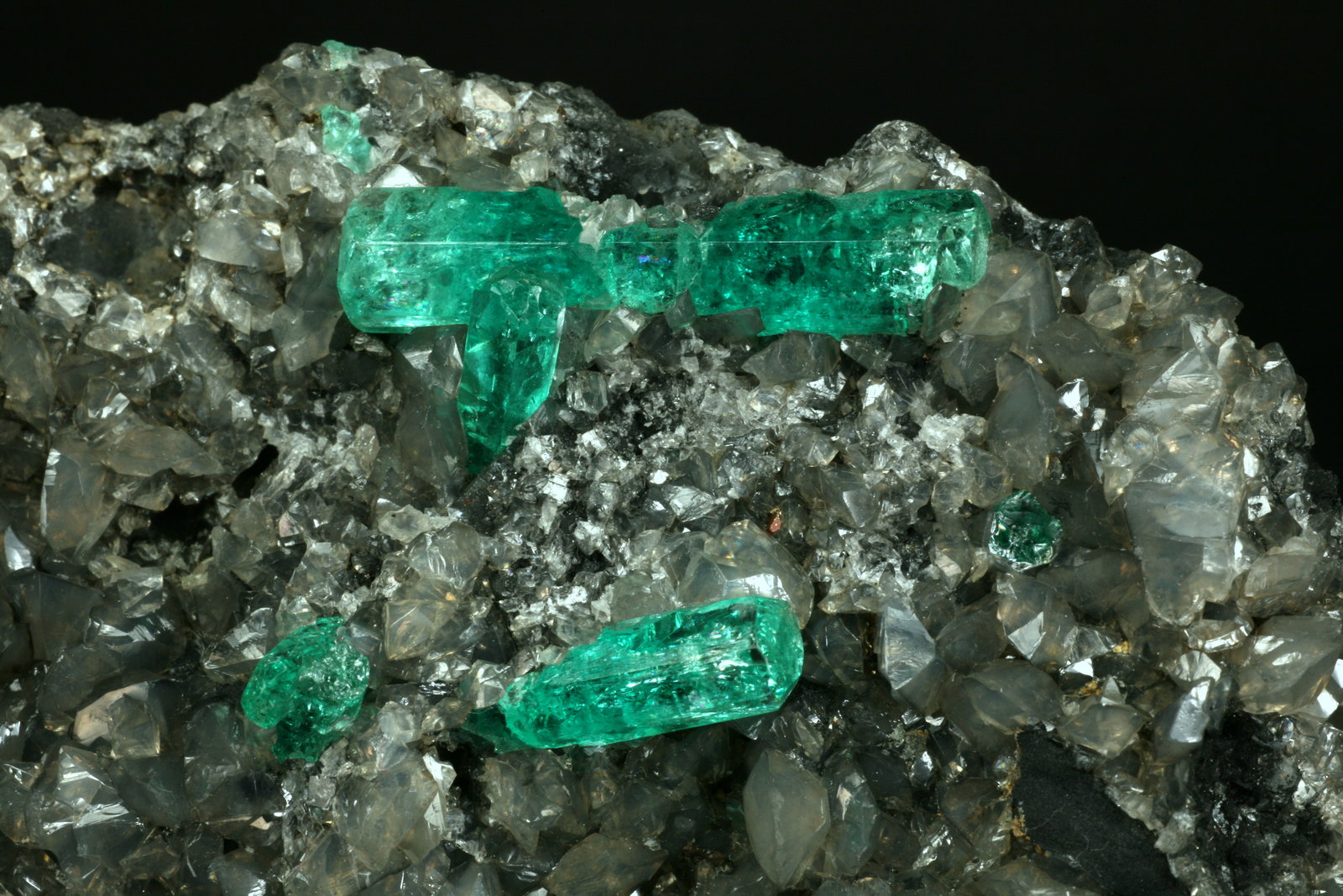 Beryl (variety emerald), Calcite, Pyrite
105x80x20mm
(Autor: Fiebre Verde)