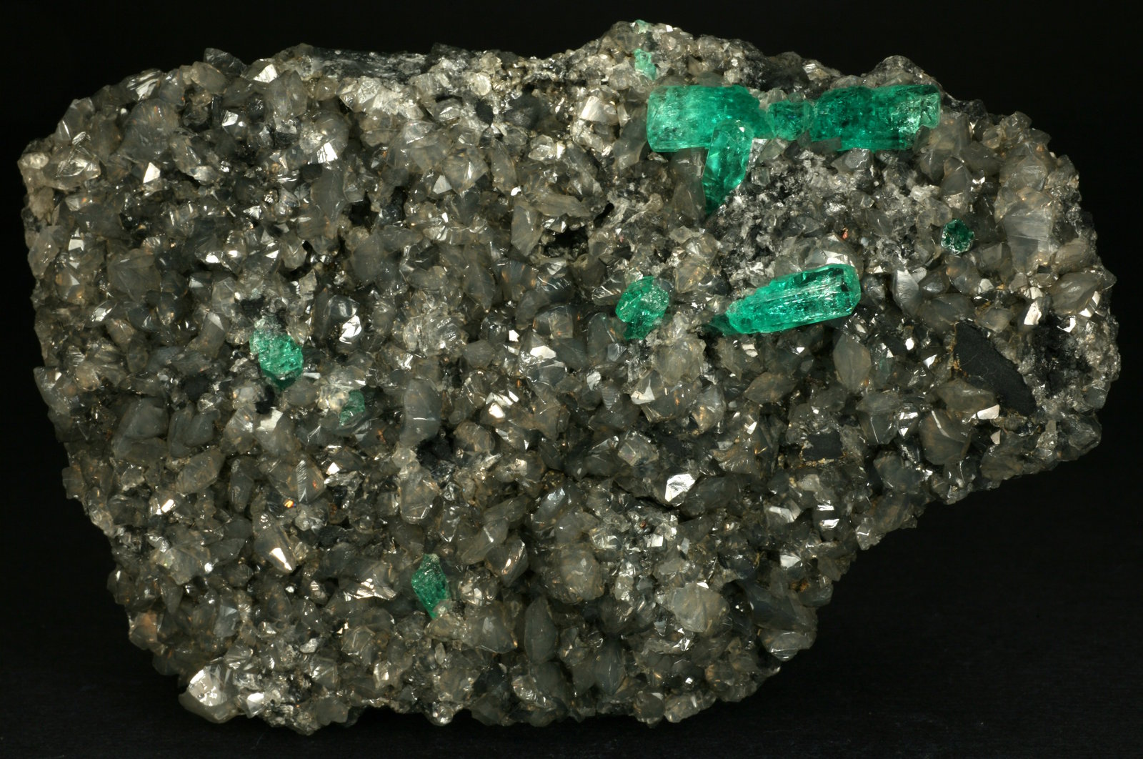Beryl (variety emerald), Calcite, Pyrite
105x80x20mm
(Autor: Fiebre Verde)