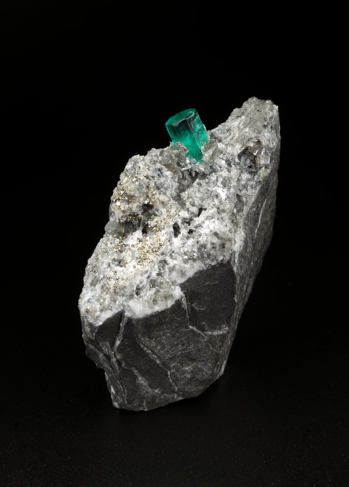 Beryl (variety emerald), Calcite, Pyrite
39x36x18mm, xl=7mm
(Autor: Fiebre Verde)