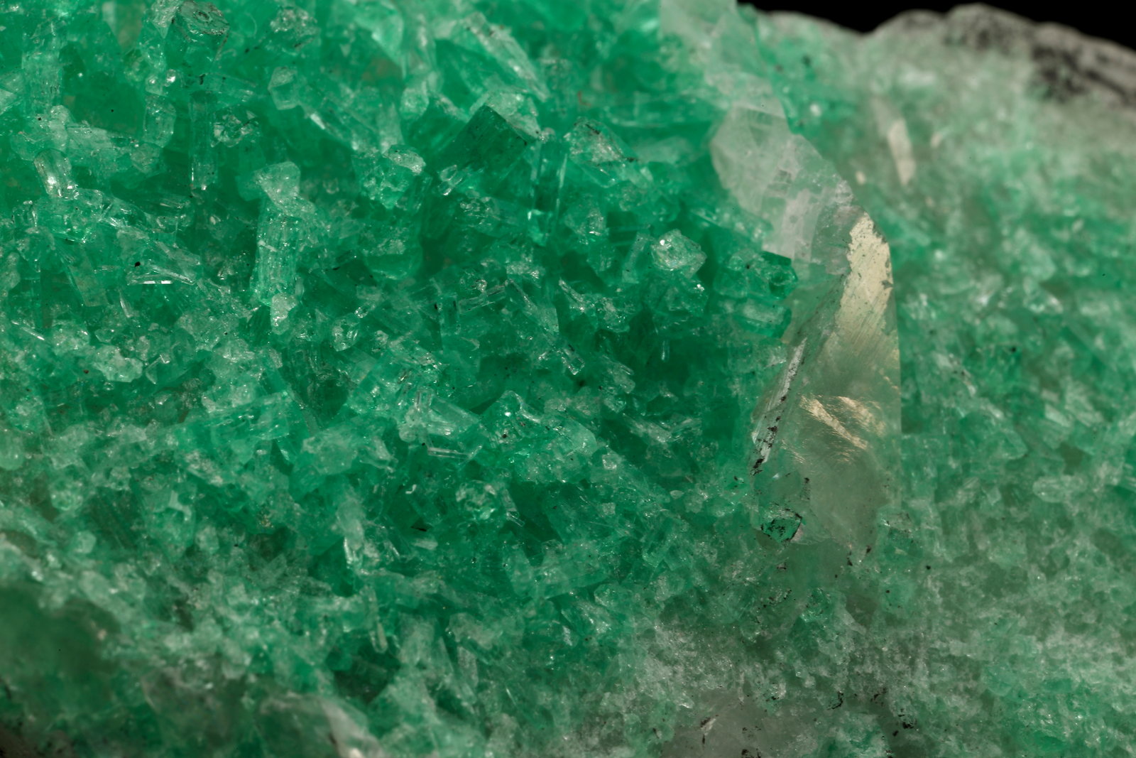 Beryl (variety emerald), Calcite
47x24x34mm
(Autor: Fiebre Verde)