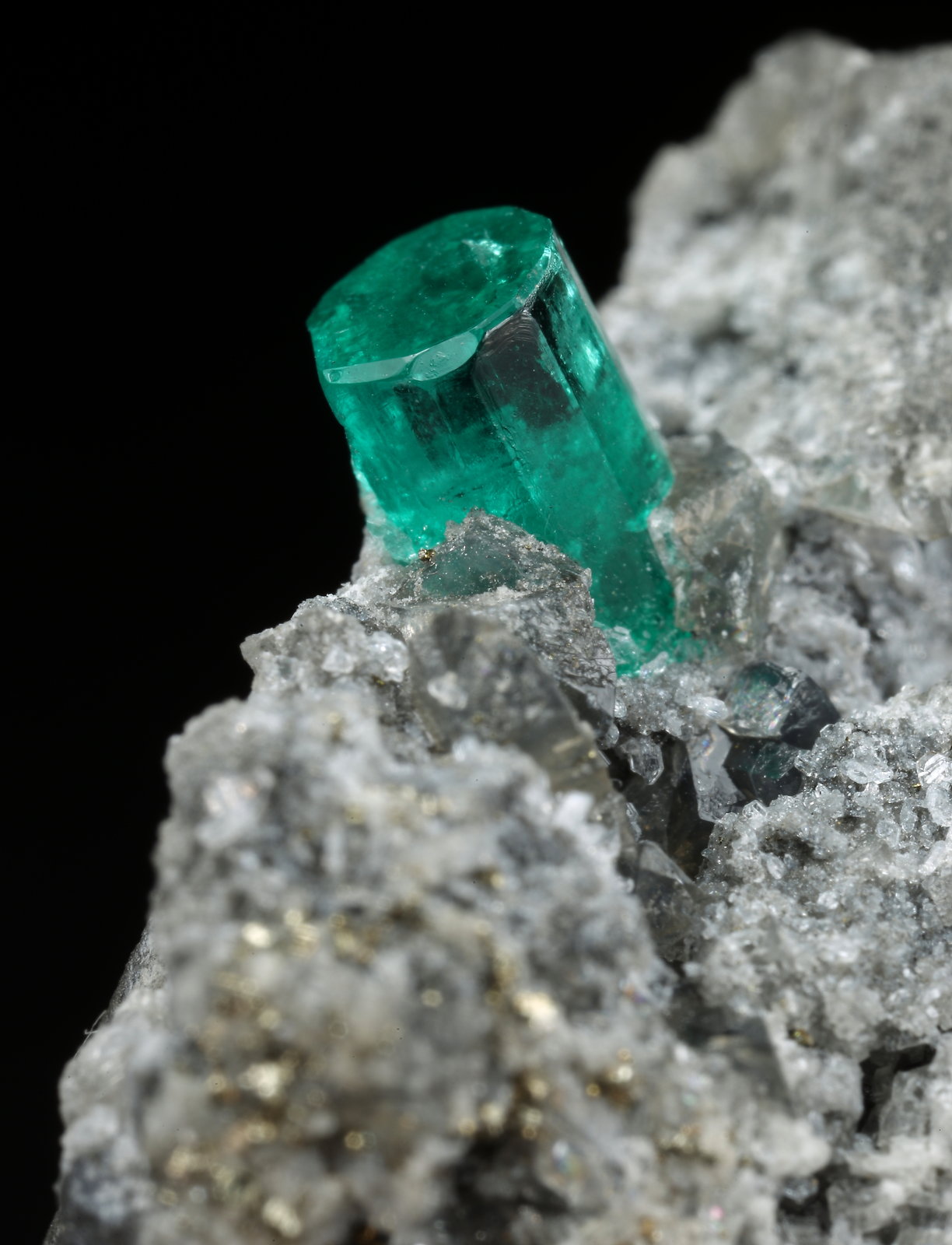 Beryl (variety emerald), Calcite, Pyrite
39x36x18mm, xl=7mm
(Autor: Fiebre Verde)