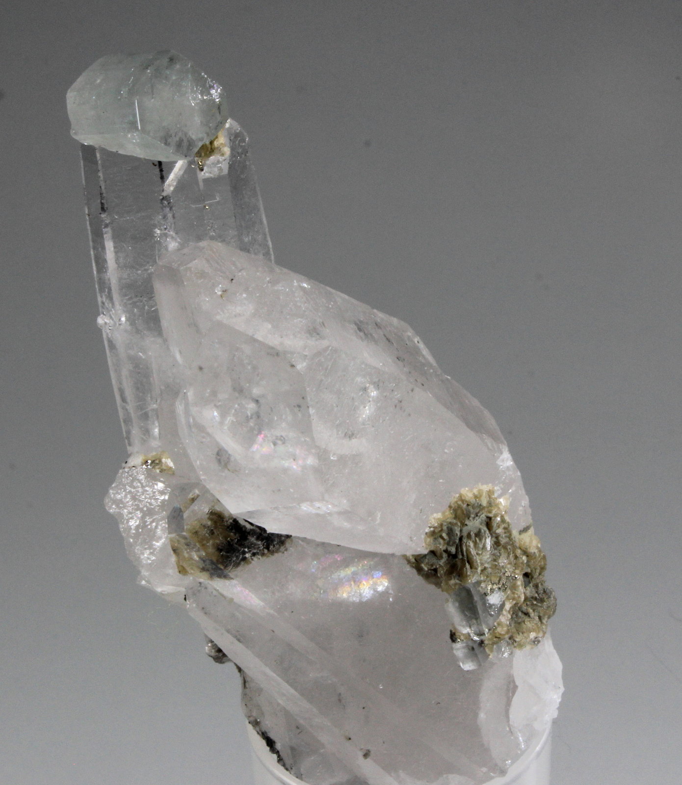 Apatite, Quartz
86 mm x 53 mm  x 35 mm
(Autor: Don Lum)