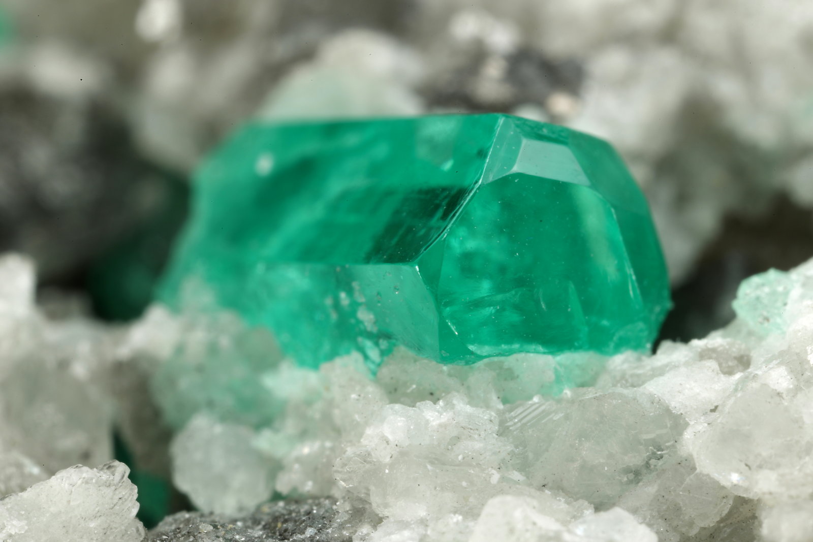 Beryl (variety emerald), Calcite, Dolomite
85x50x50mm, xl=10mm
(Autor: Fiebre Verde)
