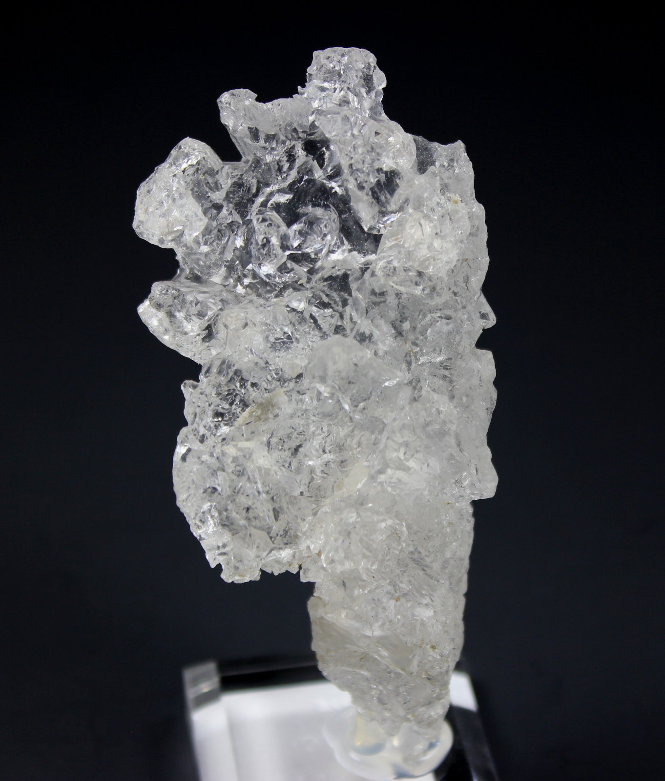 Pollucite
86 mm x 40 mm x  27mm
(Autor: Don Lum)