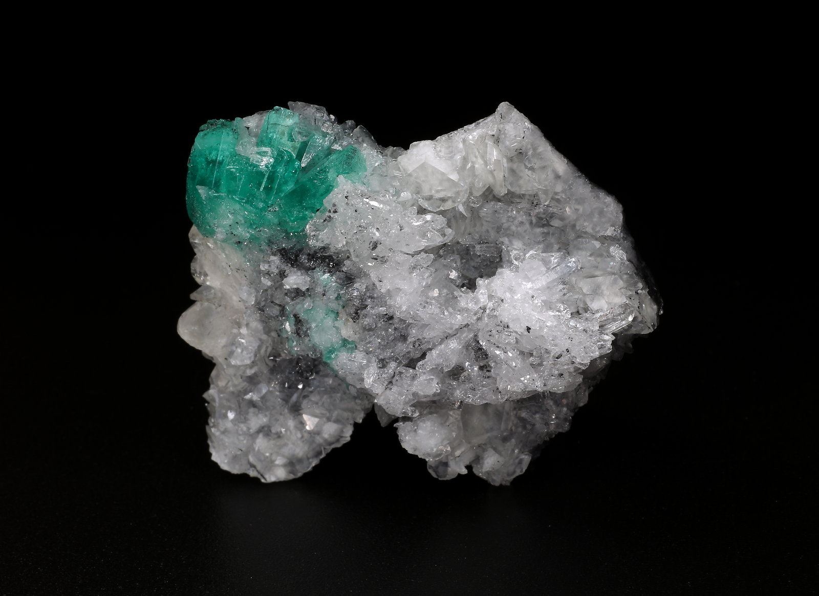 Beryl (variety emerald), Calcite
40x35x16mm, aggregate=10x15mm
(Autor: Fiebre Verde)