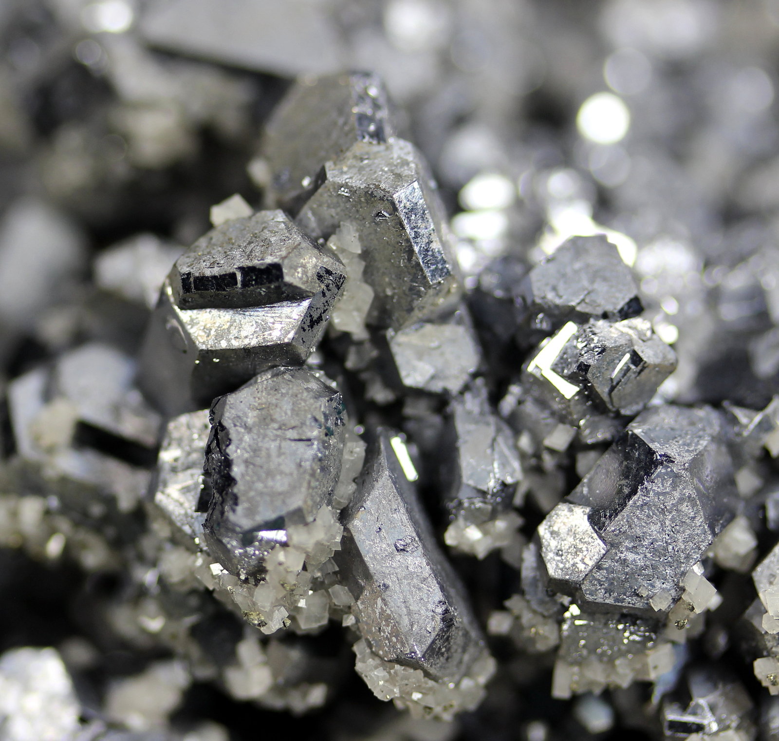 Galena, Dolomite, Chalcopyrite
210 mm x 135 mm x 135 mm
(Autor: Don Lum)
