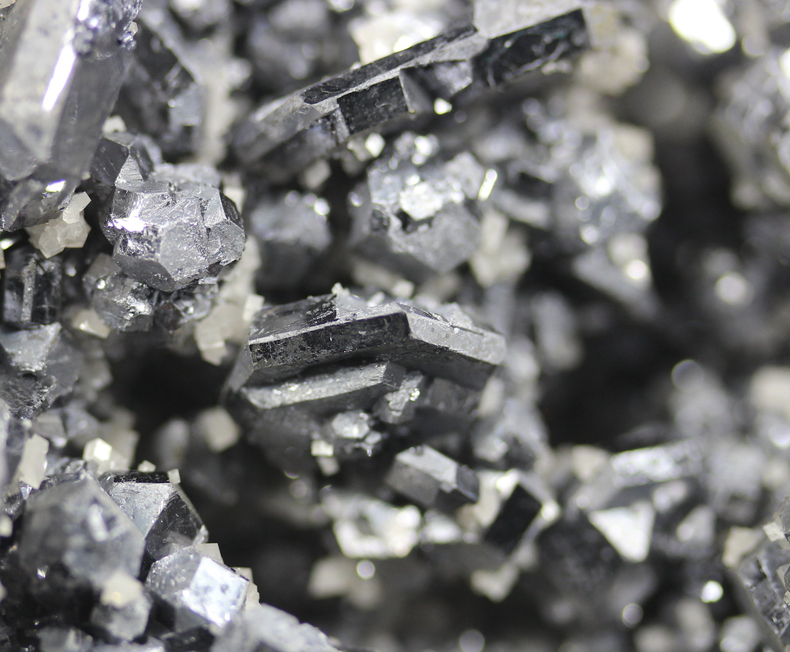 Galena, Dolomite, Chalcopyrite
210 mm x 135 mm x 135 mm
(Autor: Don Lum)