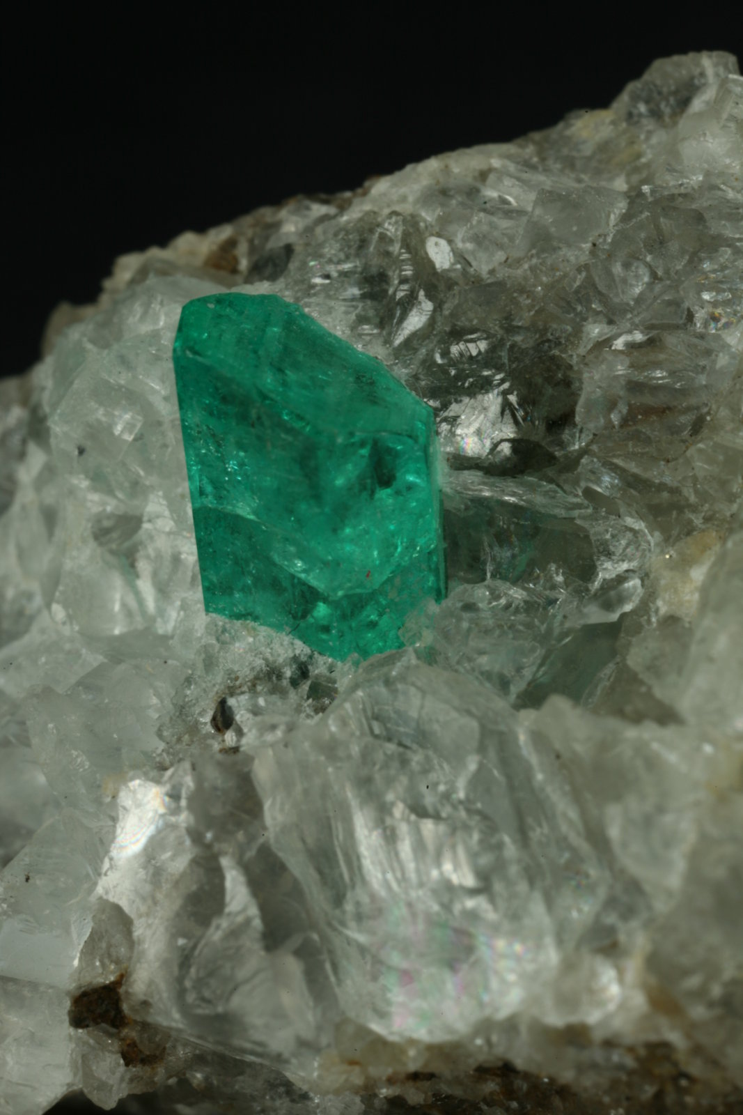 Beryl (variety emerald), Calcite
47x30x35mm
(Autor: Fiebre Verde)