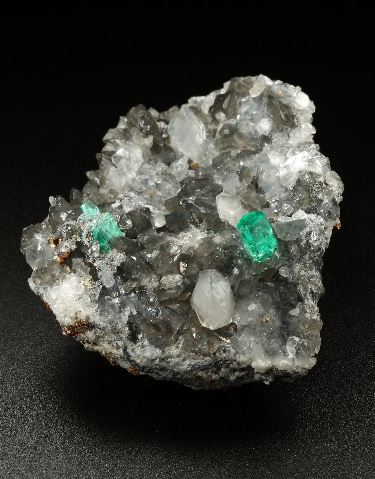 Beryl (variety emerald), Calcite, Dolomite, Pyrite, Quartz
66x49x24mm, main xl=6x4mm
(Autor: Fiebre Verde)