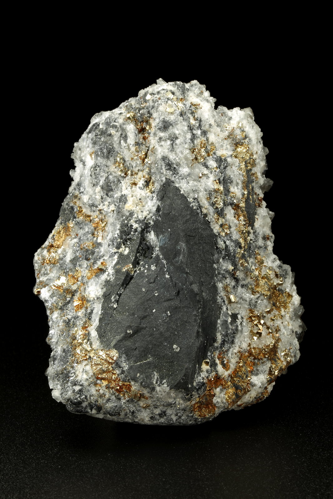 Beryl (variety emerald), Calcite, Dolomite, Pyrite, Quartz
66x49x24mm, main xl=6x4mm
(Autor: Fiebre Verde)