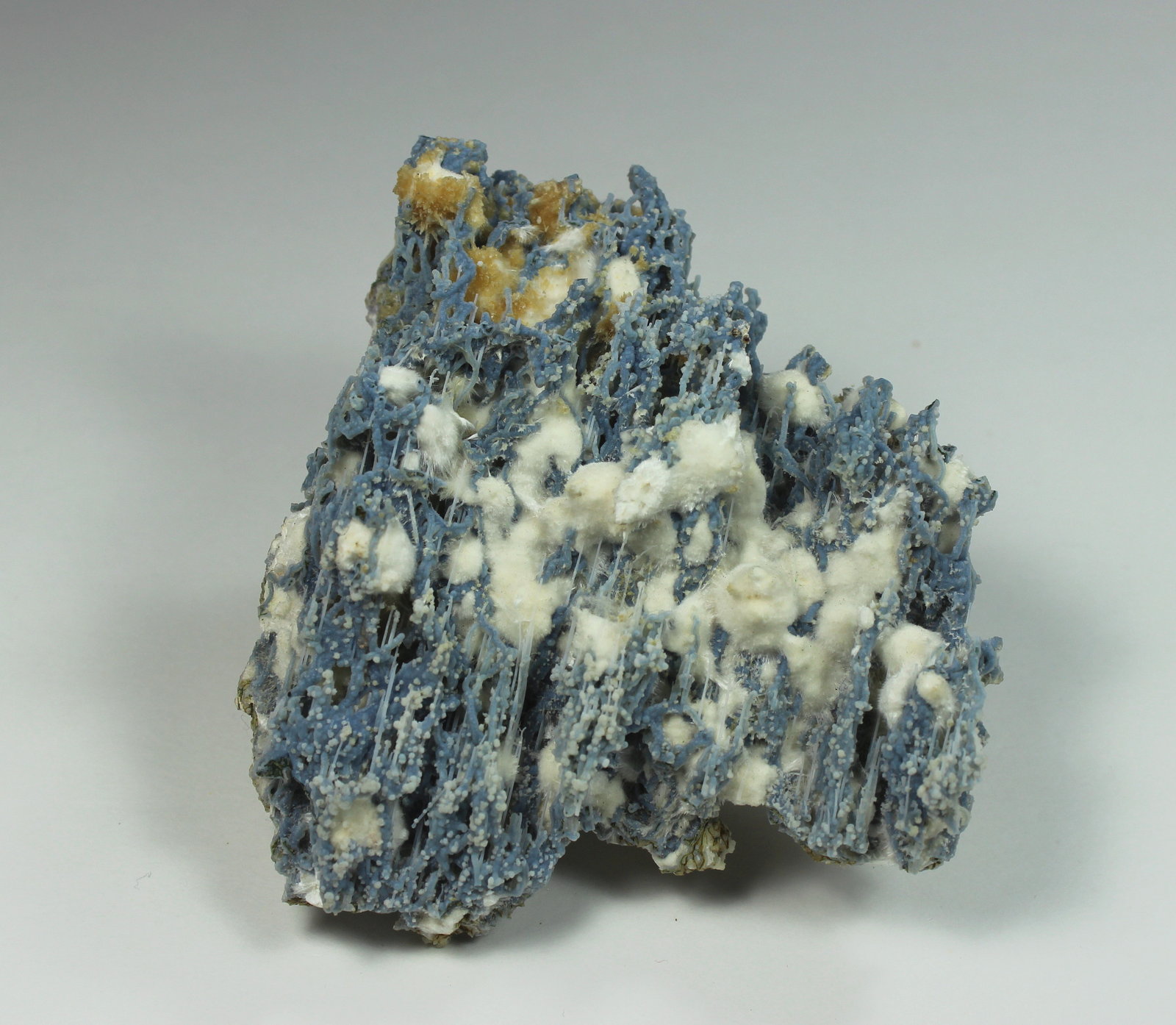 Chalcedony, Okenite
110 mm x 100 mm x 35 mm
(Autor: Don Lum)