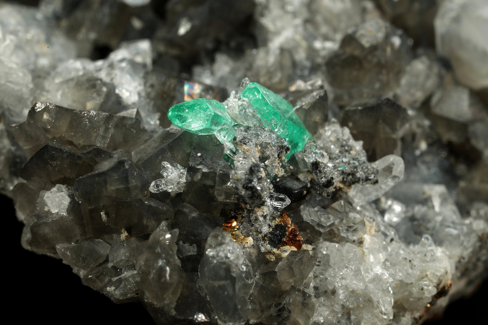 Beryl (variety emerald), Calcite, Dolomite, Pyrite, Quartz
66x49x24mm, main xl=6x4mm
(Autor: Fiebre Verde)