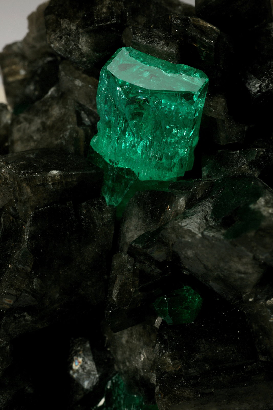 Beryl (variety emerald), Calcite
68x62x40mm, xl=15mm
(Autor: Fiebre Verde)