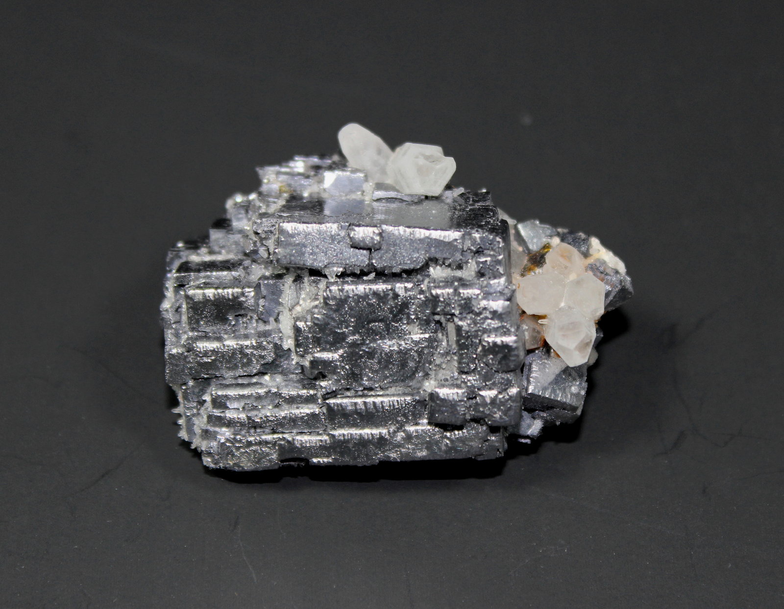Galena, Quartz, Sphalerite
55 mm x 38 mm x 28 mm
(Autor: Don Lum)
