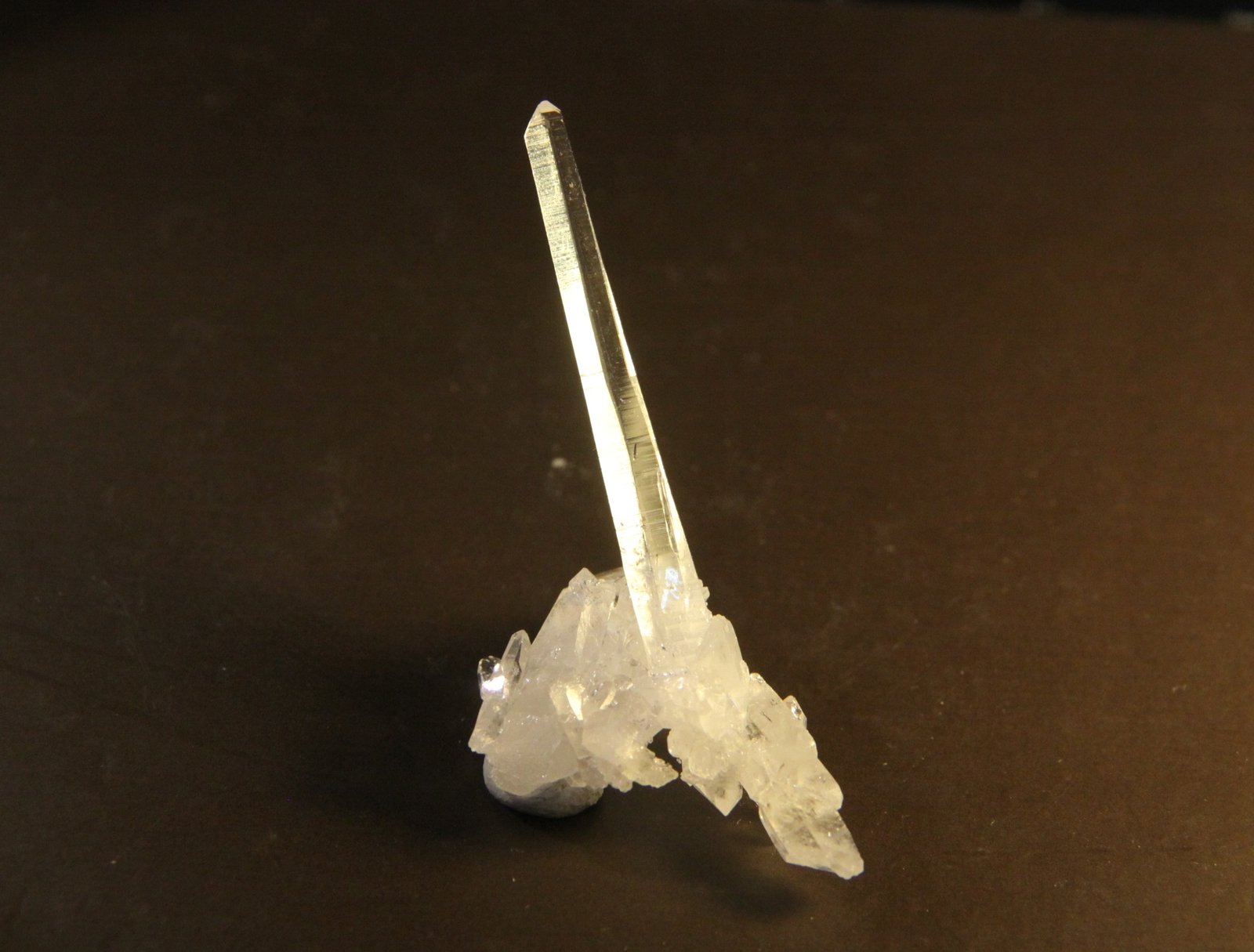 Quartz
25mm x 68mm x 21mm. Needle = 5mm x 60mm x 5mm
(Autor: Firmo Espinar)