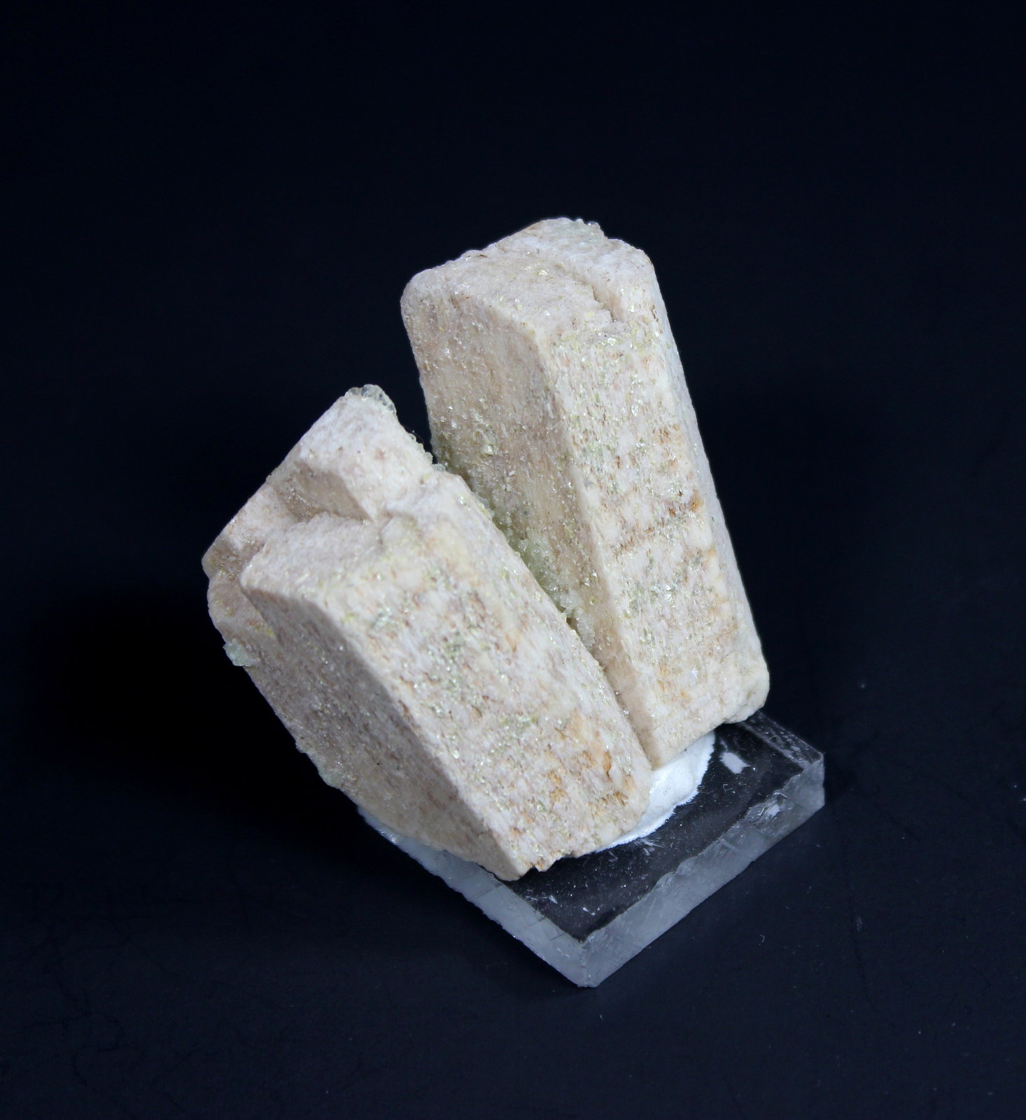 Orthoclase
42 mm x 40 mm x 27 mm
(Autor: Don Lum)