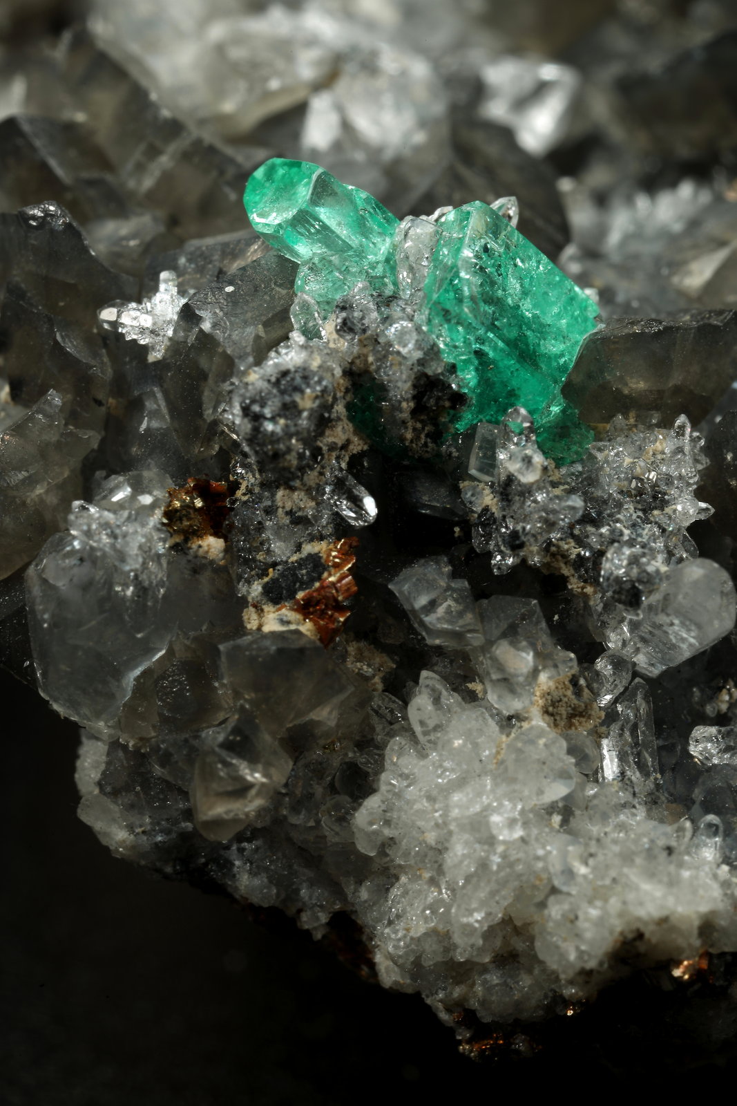 Beryl (variety emerald), Calcite, Dolomite, Pyrite, Quartz
66x49x24mm, main xl=6x4mm
(Autor: Fiebre Verde)